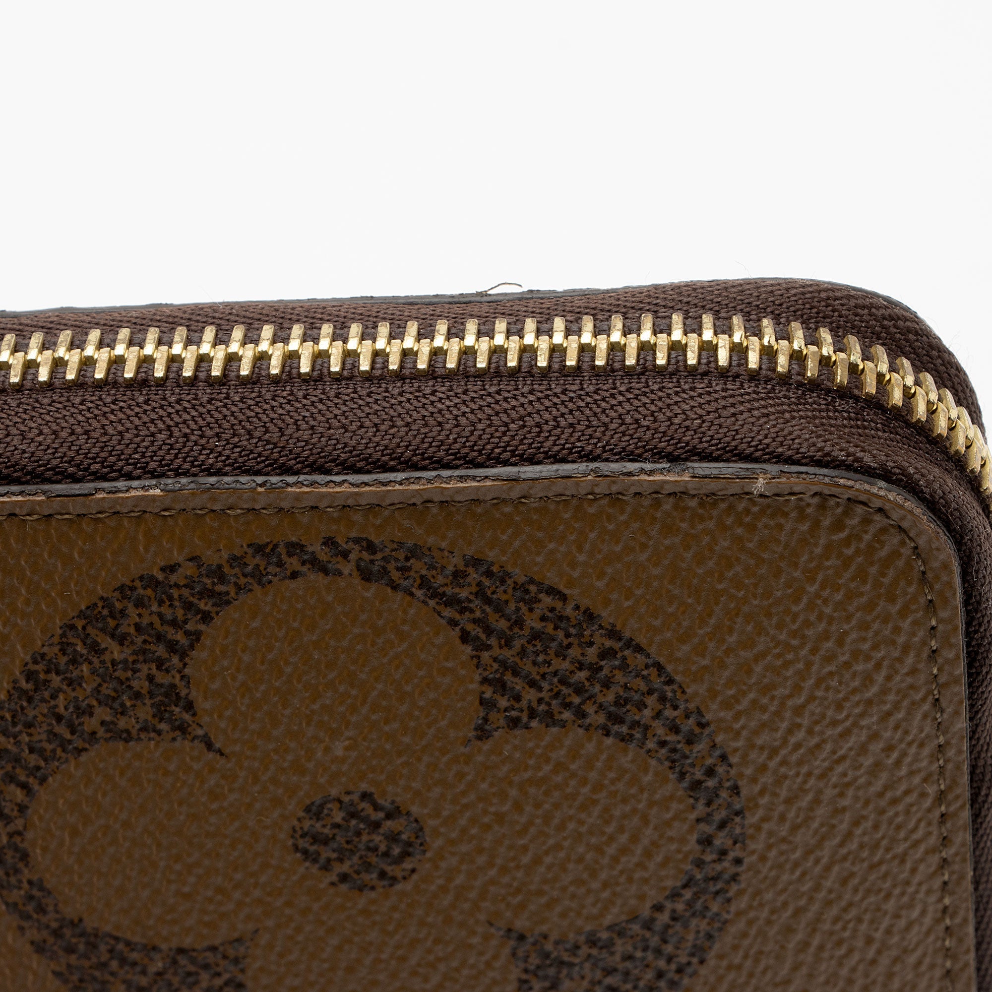 Louis Vuitton Giant Reverse Monogram Zippy Wallet (SHF-3YDrBj)