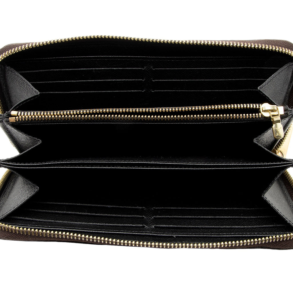 Louis Vuitton Giant Reverse Monogram Zippy Wallet (SHF-3YDrBj)