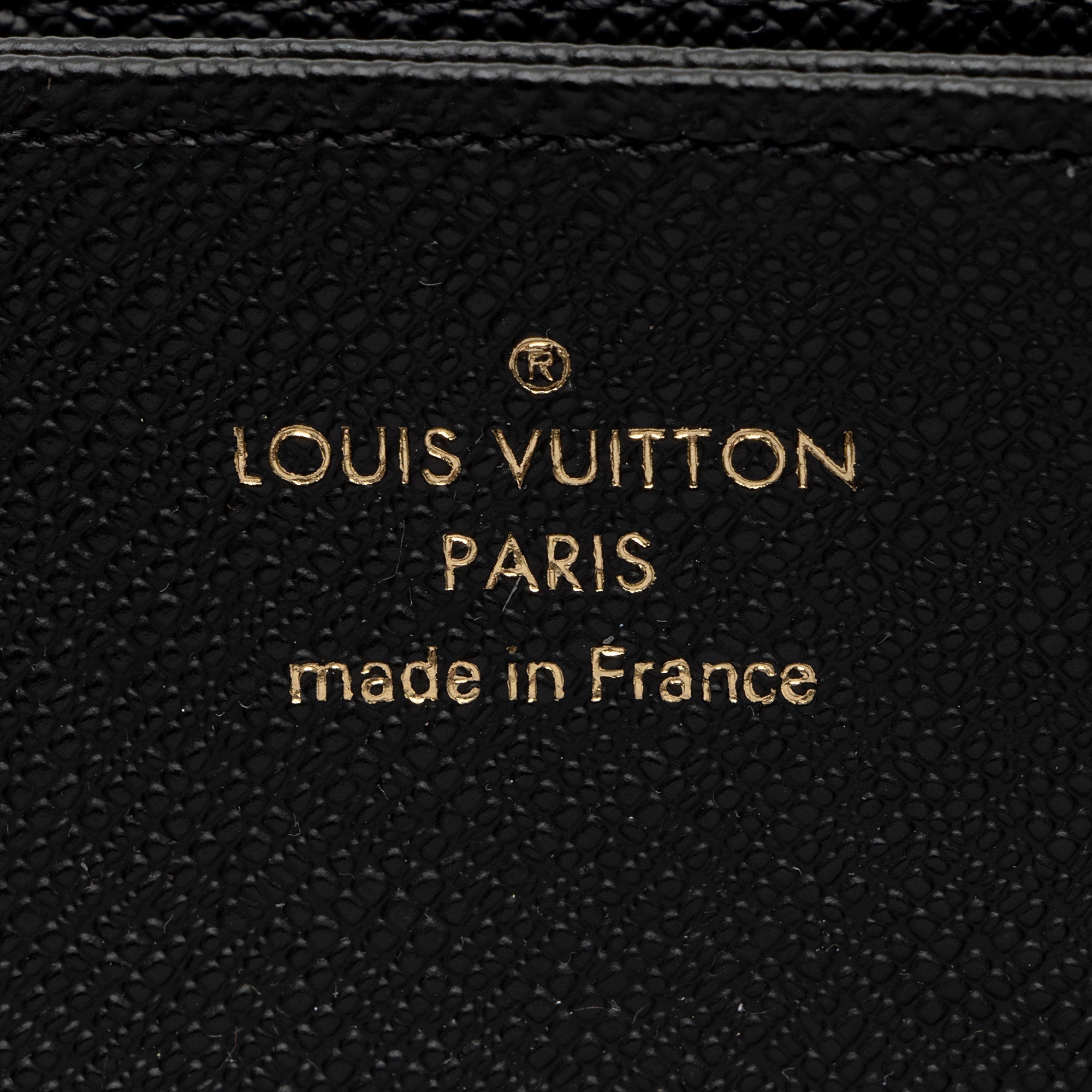 Louis Vuitton Giant Reverse Monogram Zippy Wallet (SHF-3YDrBj)