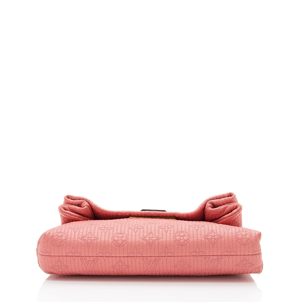 Louis Vuitton Leather Monogram Altair Clutch (SHF-Iyz0F8)
