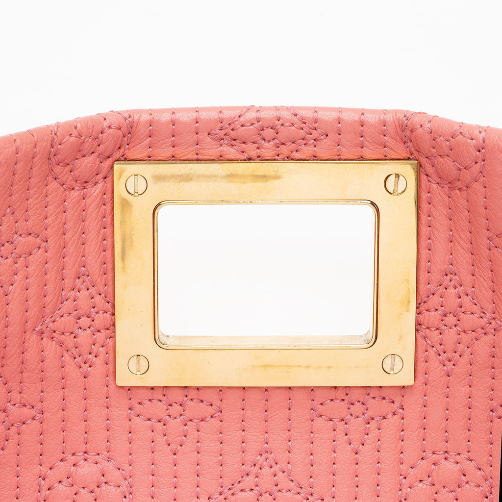 Louis Vuitton Leather Monogram Altair Clutch (SHF-Iyz0F8)