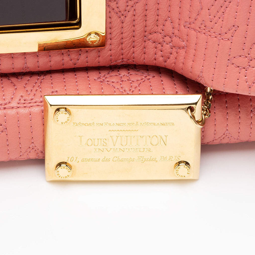 Louis Vuitton Leather Monogram Altair Clutch (SHF-Iyz0F8)