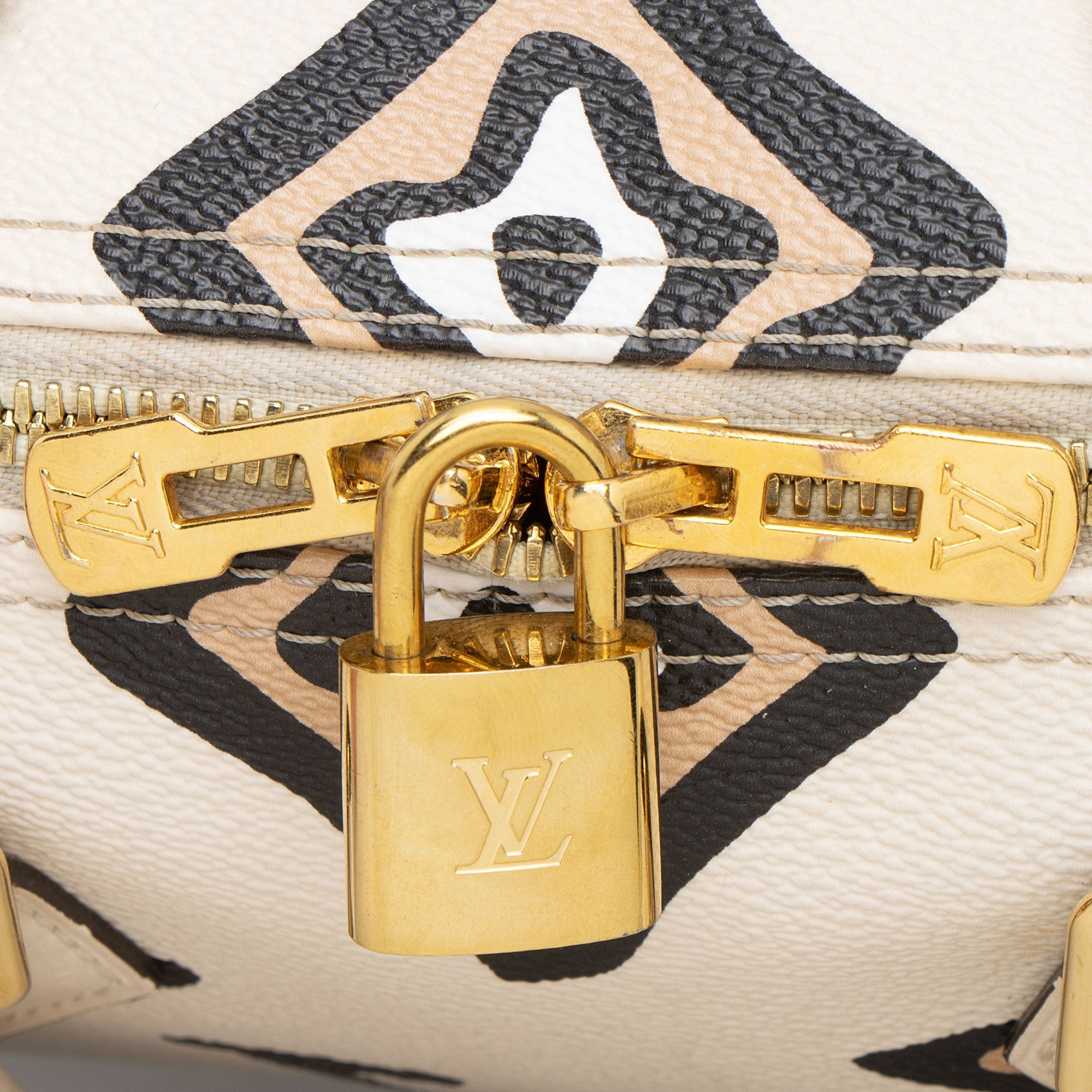 Louis Vuitton Limited Edition Giant Monogram Canvas Wild at Heart Speedy Bandlouliere 25 Satchel (SHF-Gqtbmp)