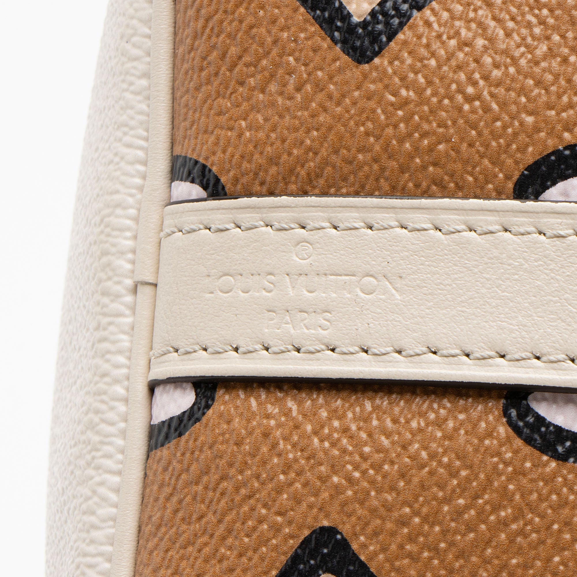 Louis Vuitton Limited Edition Giant Monogram Canvas Wild at Heart Speedy Bandlouliere 25 Satchel (SHF-Gqtbmp)