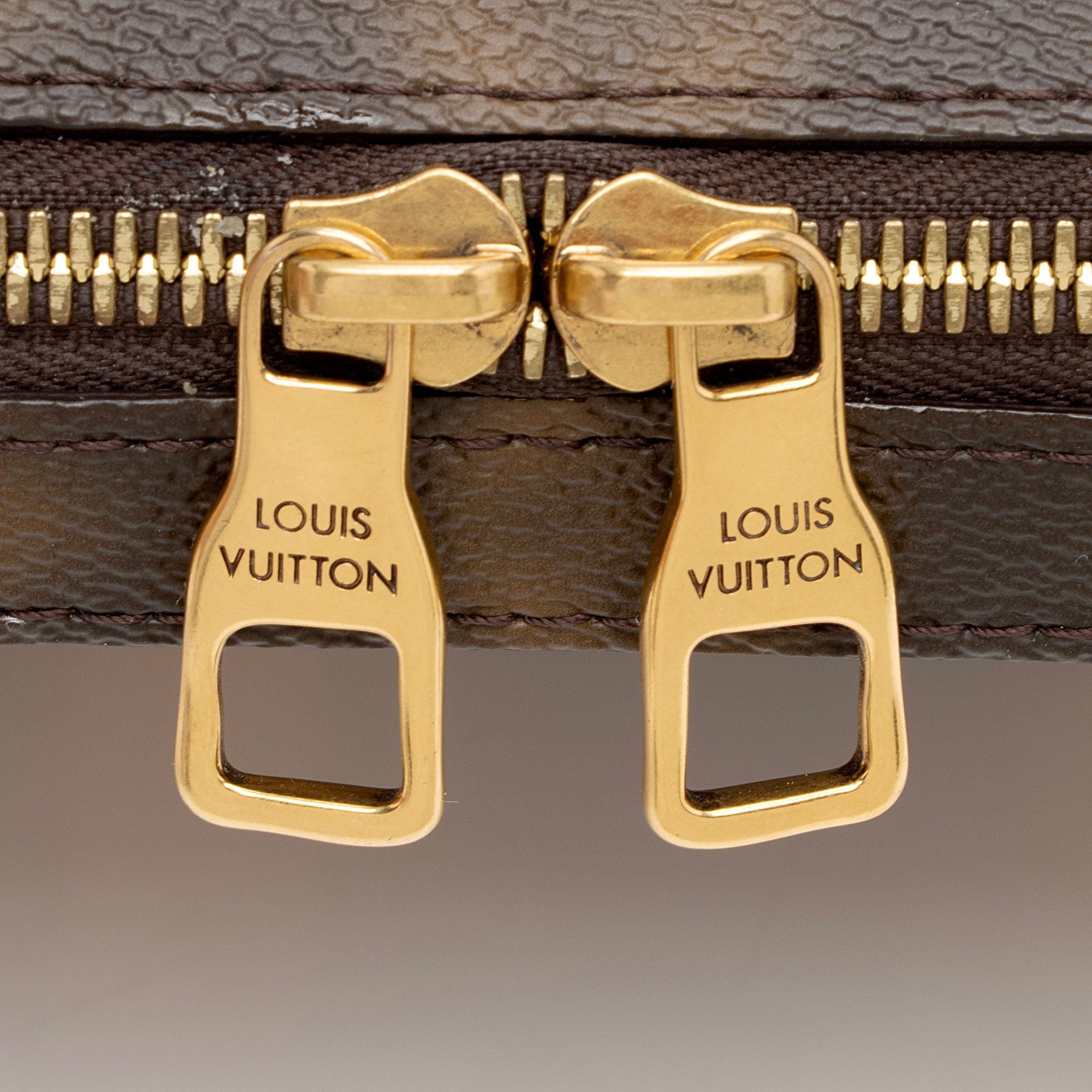 Louis Vuitton Limited Edition Monogram Blurry Soft Trunk Messenger (SHF-VWx6CA)