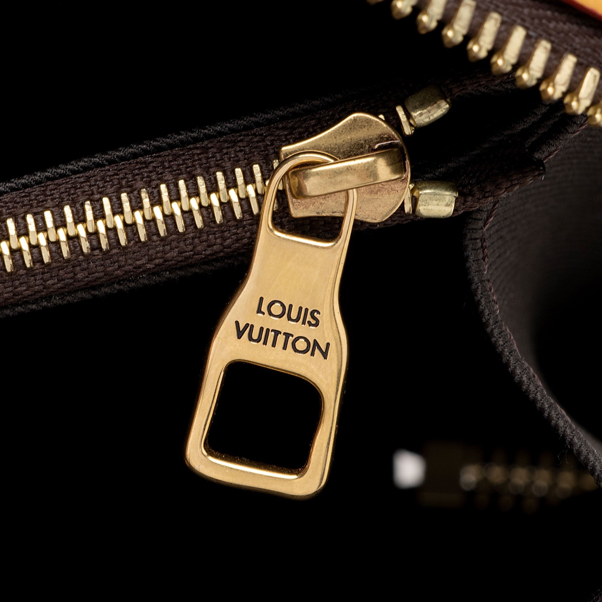 Louis Vuitton Limited Edition Monogram Blurry Soft Trunk Messenger (SHF-VWx6CA)