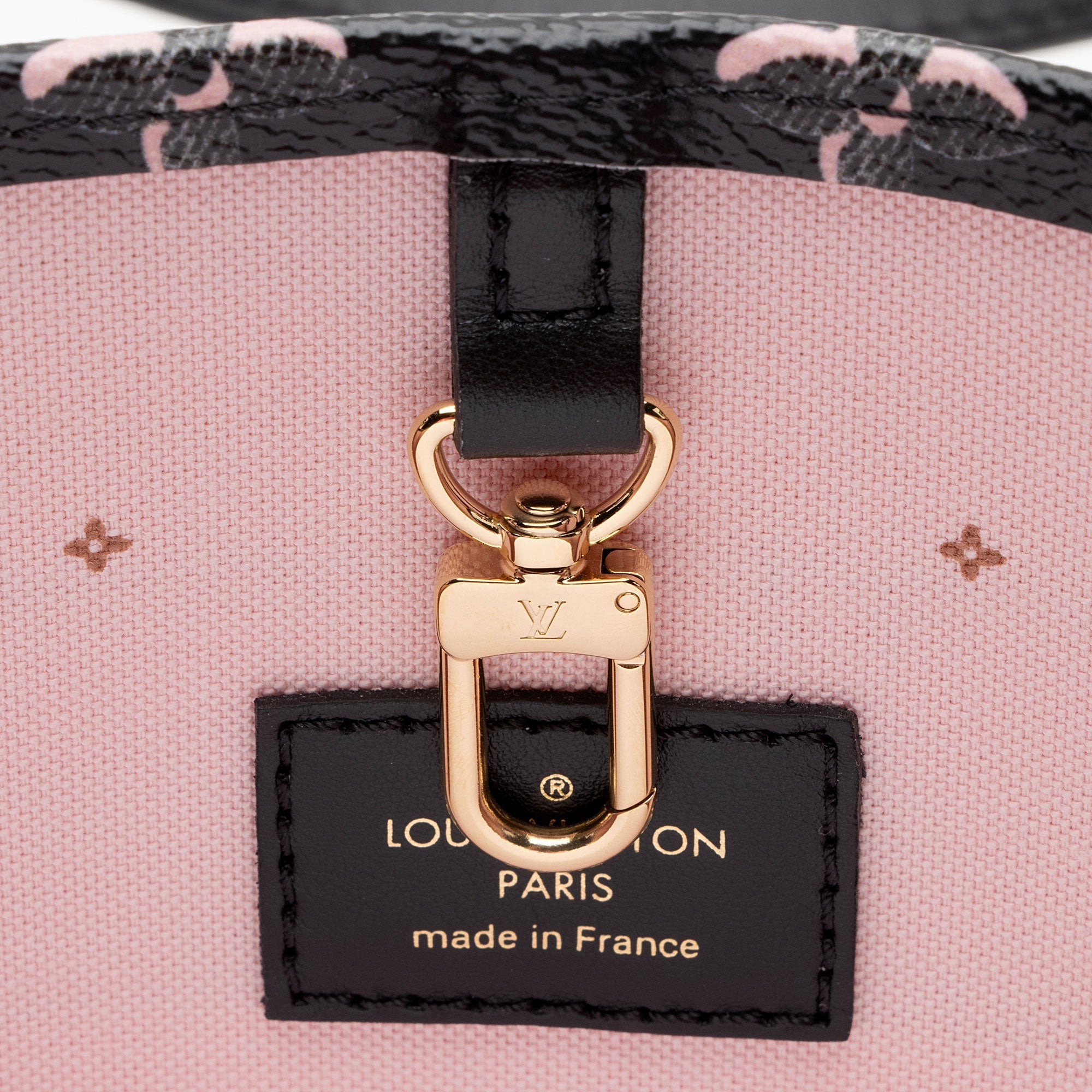 Louis Vuitton Limited Edition Monogram Canvas Fall For You Onthego MM Tote (SHF-5wj4Ba)