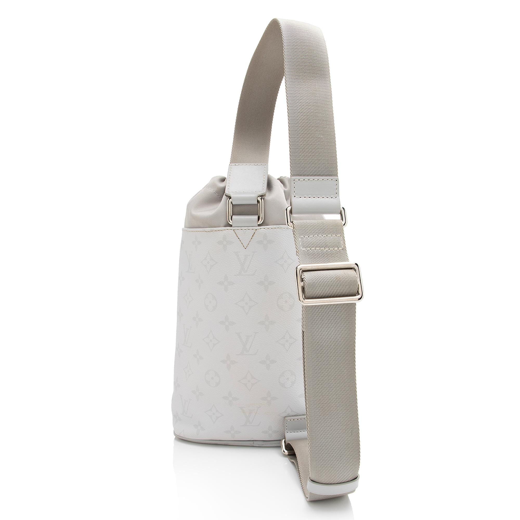 Louis Vuitton Limited Edition Monogram Canvas Logo Chalk Sling Bag (SHF-Z5G0Jz)