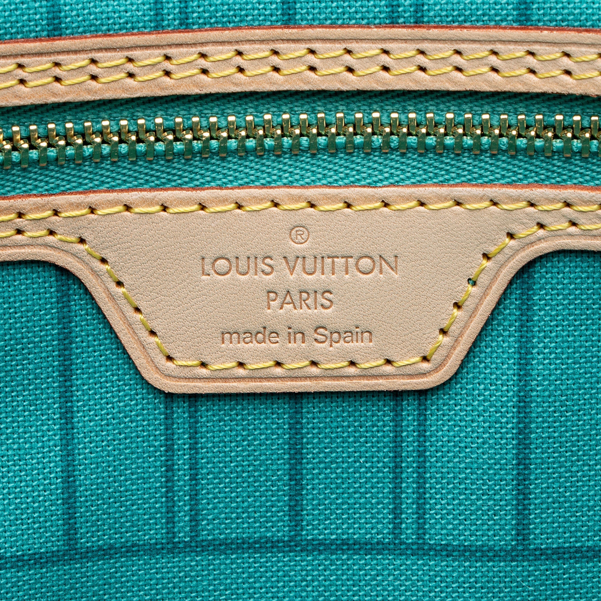 Louis Vuitton Limited Edition Monogram Canvas V Neverfull MM Tote (SHF-jn9Kv3)