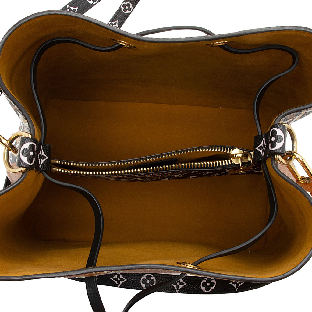 Louis Vuitton Limited Edition Monogram Giant Jungle Neonoe MM Shoulder Bag (SHF-3jkPew)
