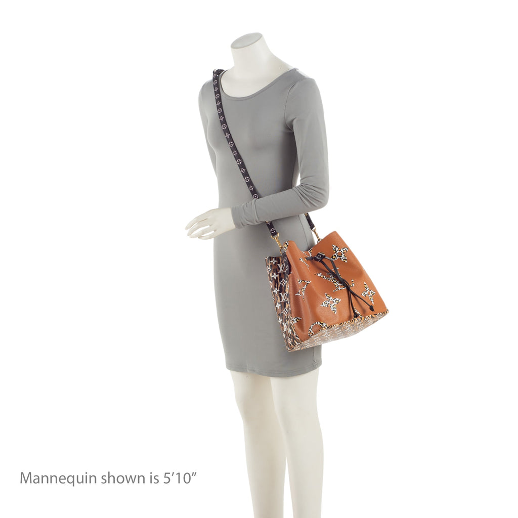 Louis Vuitton Limited Edition Monogram Giant Jungle Neonoe MM Shoulder Bag (SHF-3jkPew)