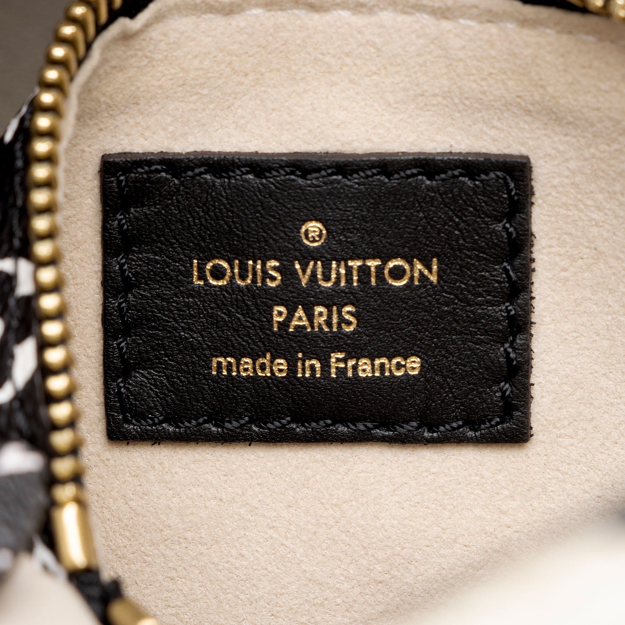 Louis Vuitton Limited Edition Monogram Giant Jungle Neonoe MM Shoulder Bag (SHF-Dk9oys)