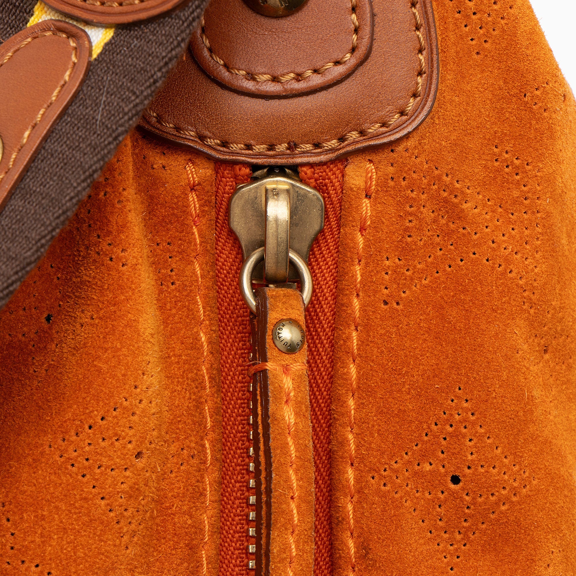 Louis Vuitton Limited Edition Monogram Suede Onatah GM Hobo (SHF-G76oTY)