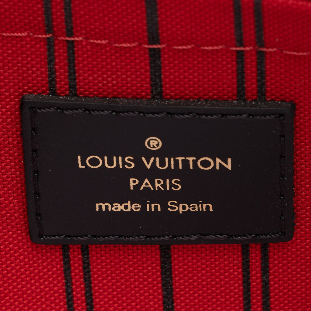 Louis Vuitton Limited Edition Reverse Monogram Canvas Kabuki Pochette (SHF-9VUPm7)