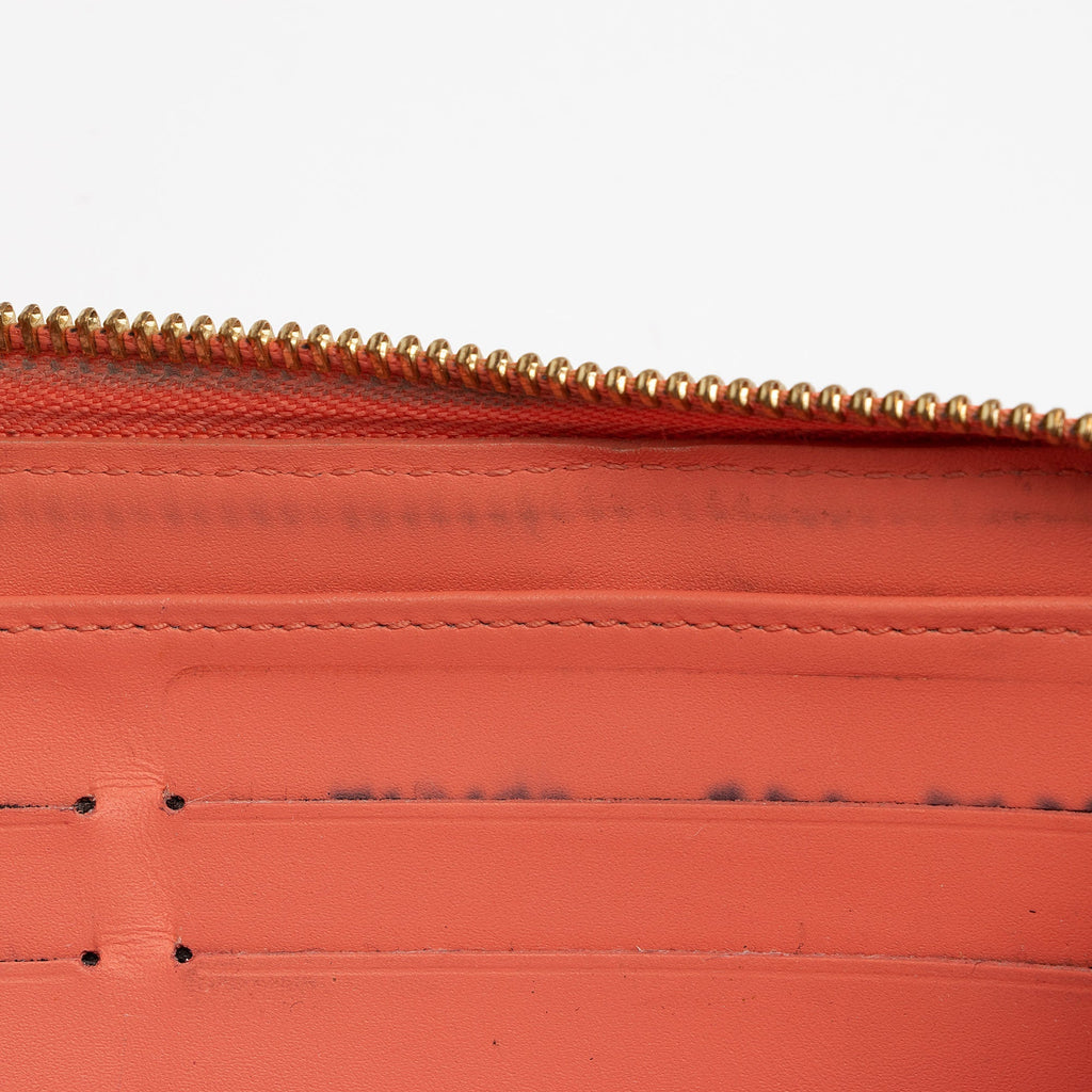 Louis Vuitton Limited Edition Vernis Sweet Monogram Zippy Wallet (SHF-ySFnj6)