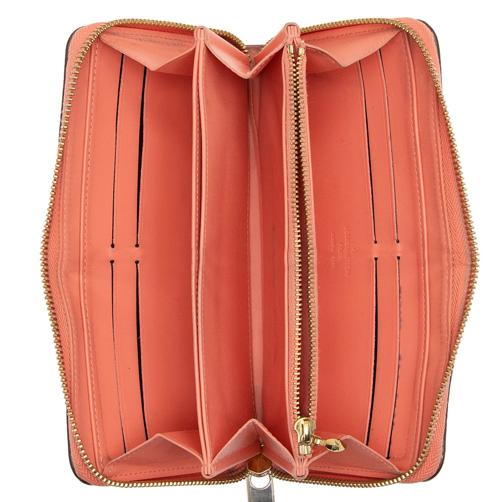 Louis Vuitton Limited Edition Vernis Sweet Monogram Zippy Wallet (SHF-ySFnj6)