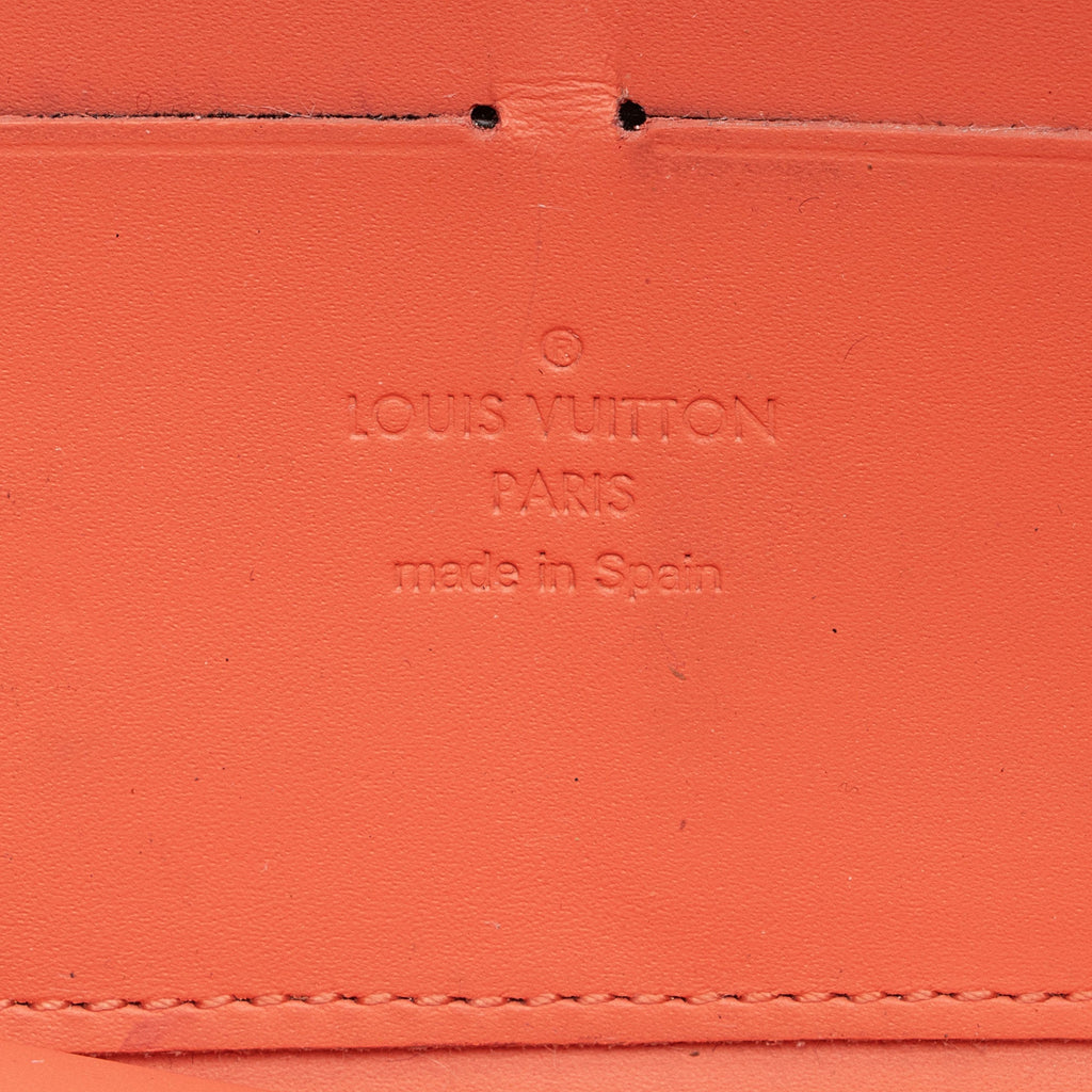 Louis Vuitton Limited Edition Vernis Sweet Monogram Zippy Wallet (SHF-ySFnj6)