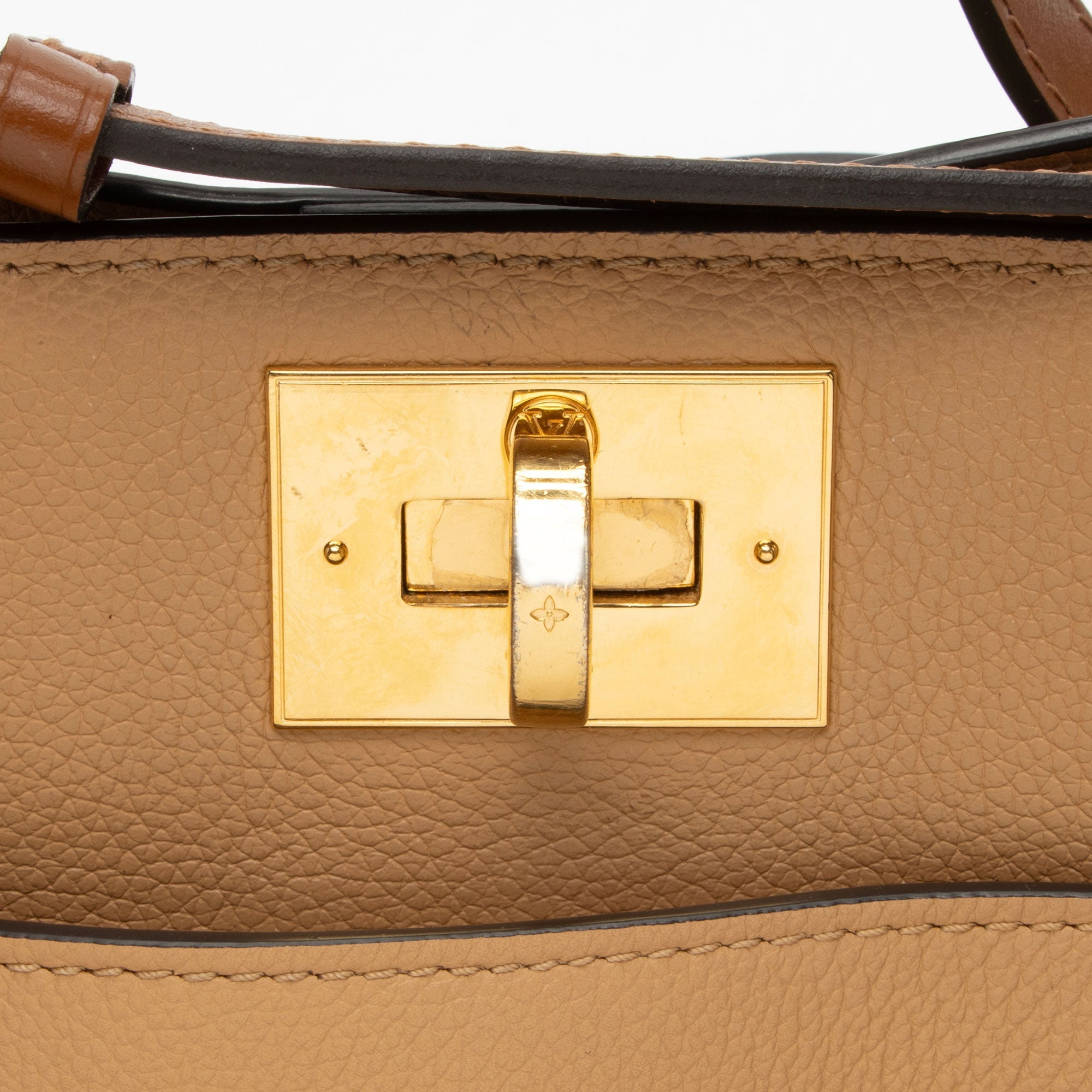 Louis Vuitton Mahina Calfskin On My Side MM Tote (SHF-C4Ei6m)