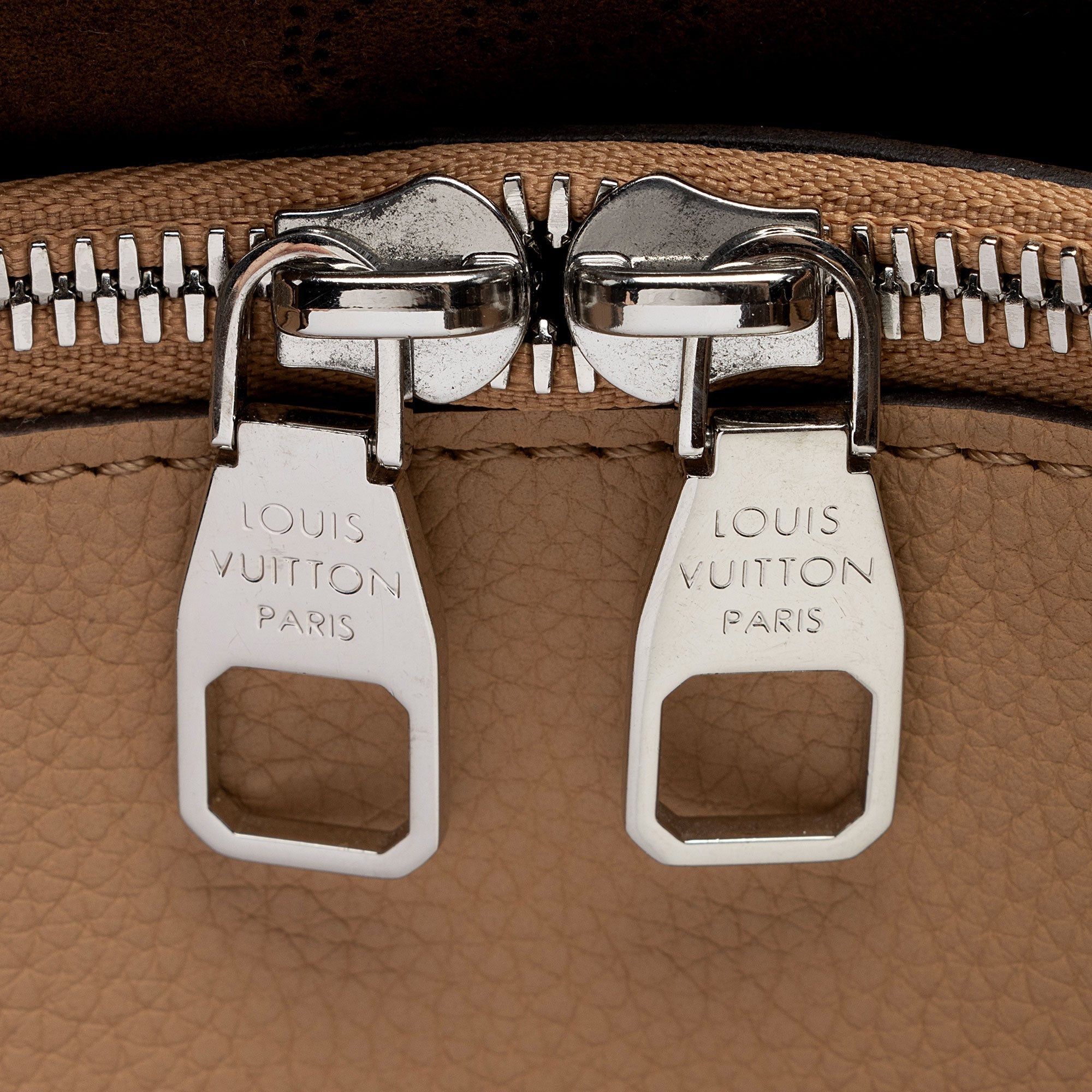Louis Vuitton Mahina Leather Bella Tote (SHF-pGCMeu)