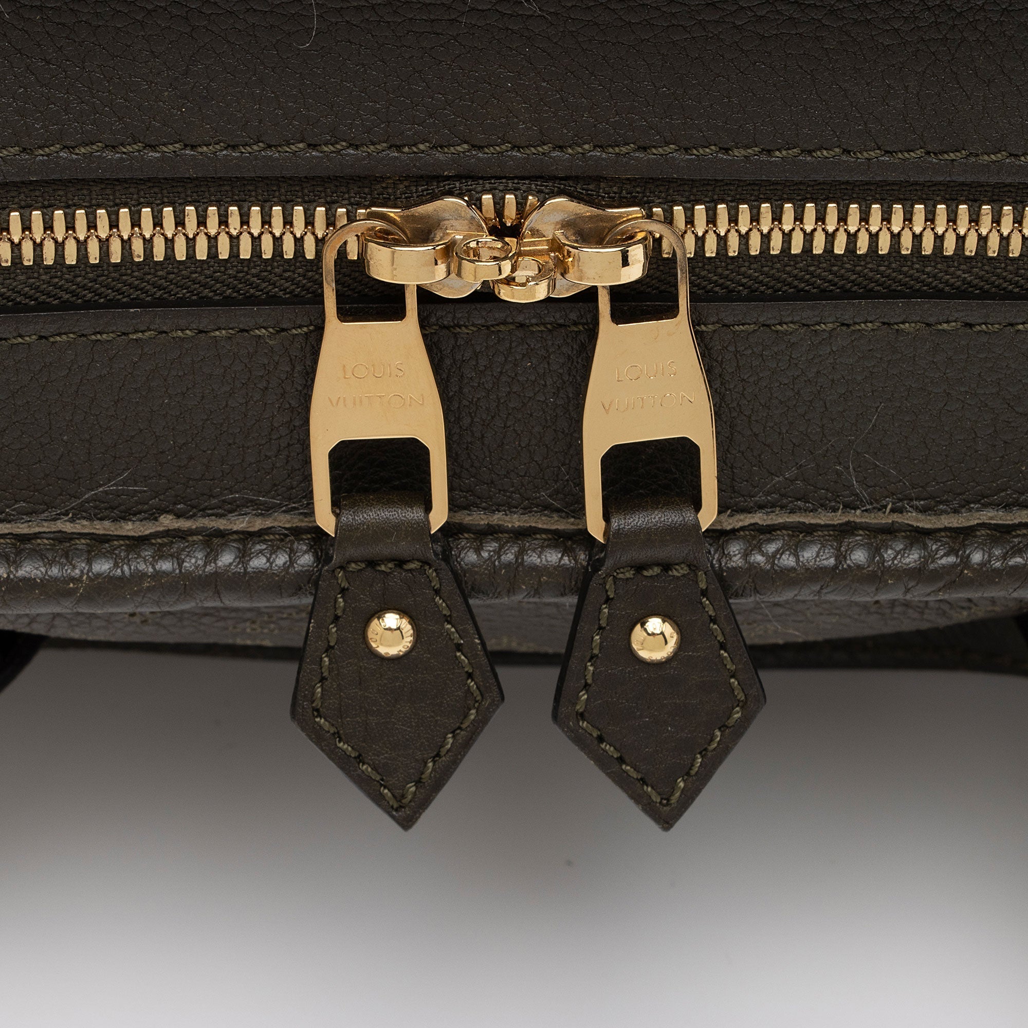 Louis Vuitton Mahina Leather Stellar PM Tote (SHF-bQCuWn)