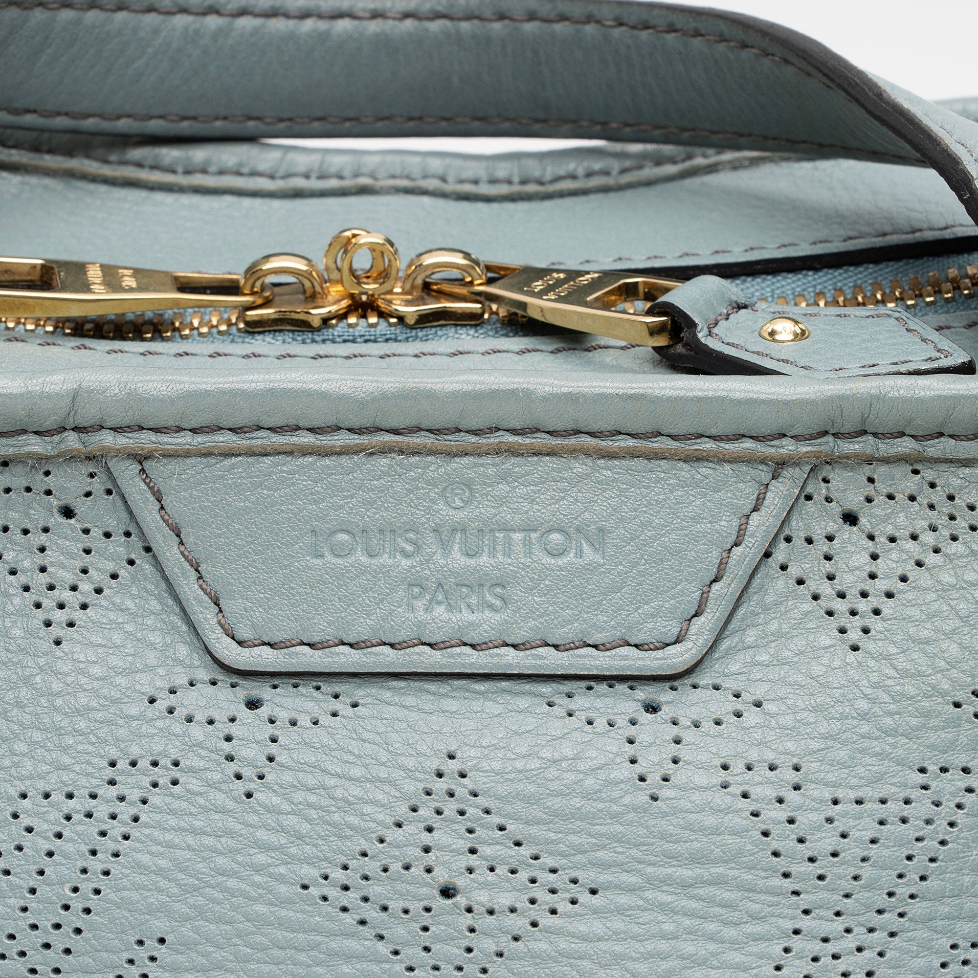 Louis Vuitton Mahina Leather Stellar PM Tote (SHF-mayQeq)