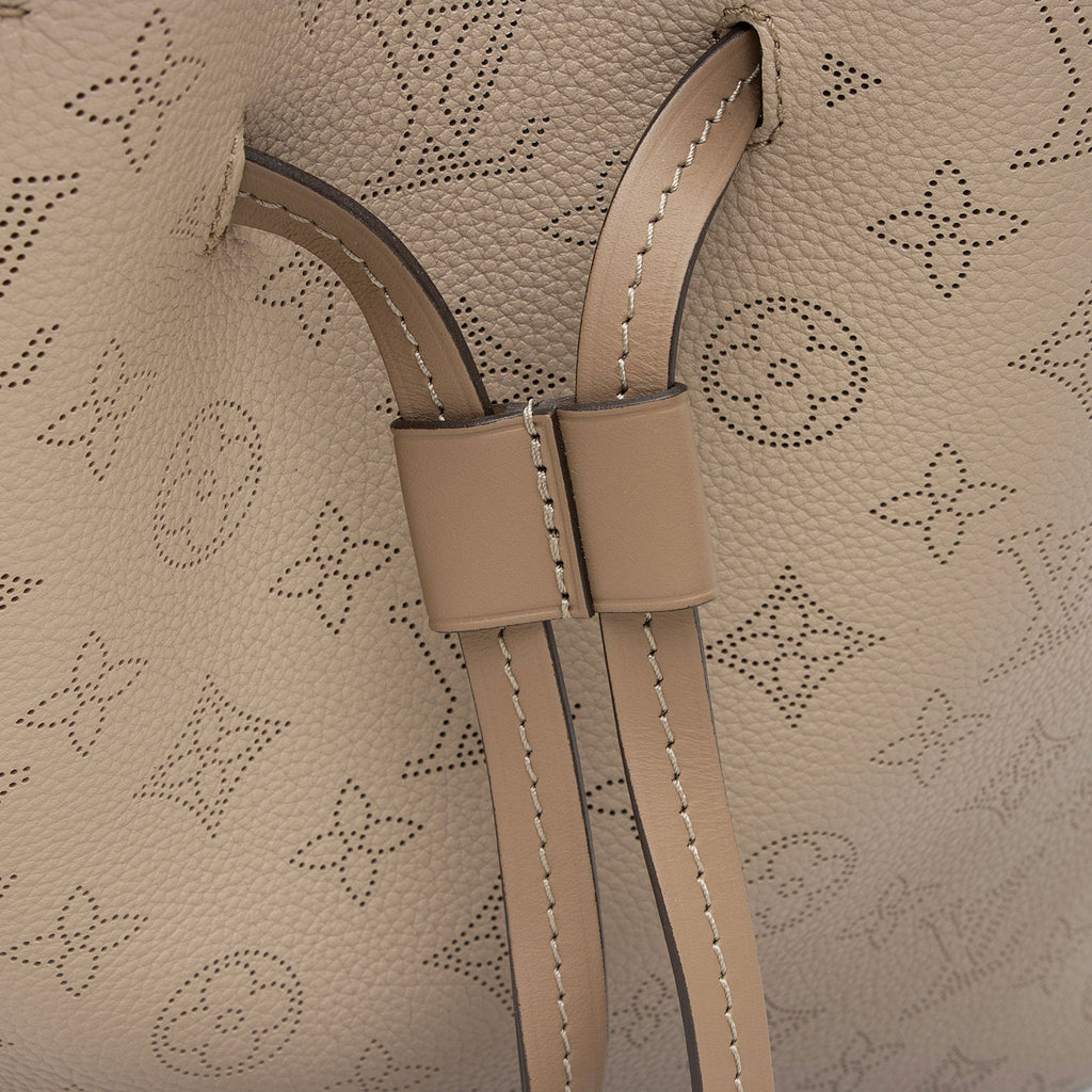 Louis Vuitton Mahina Leather Girolata Tote (SHF-zKl3Nc)