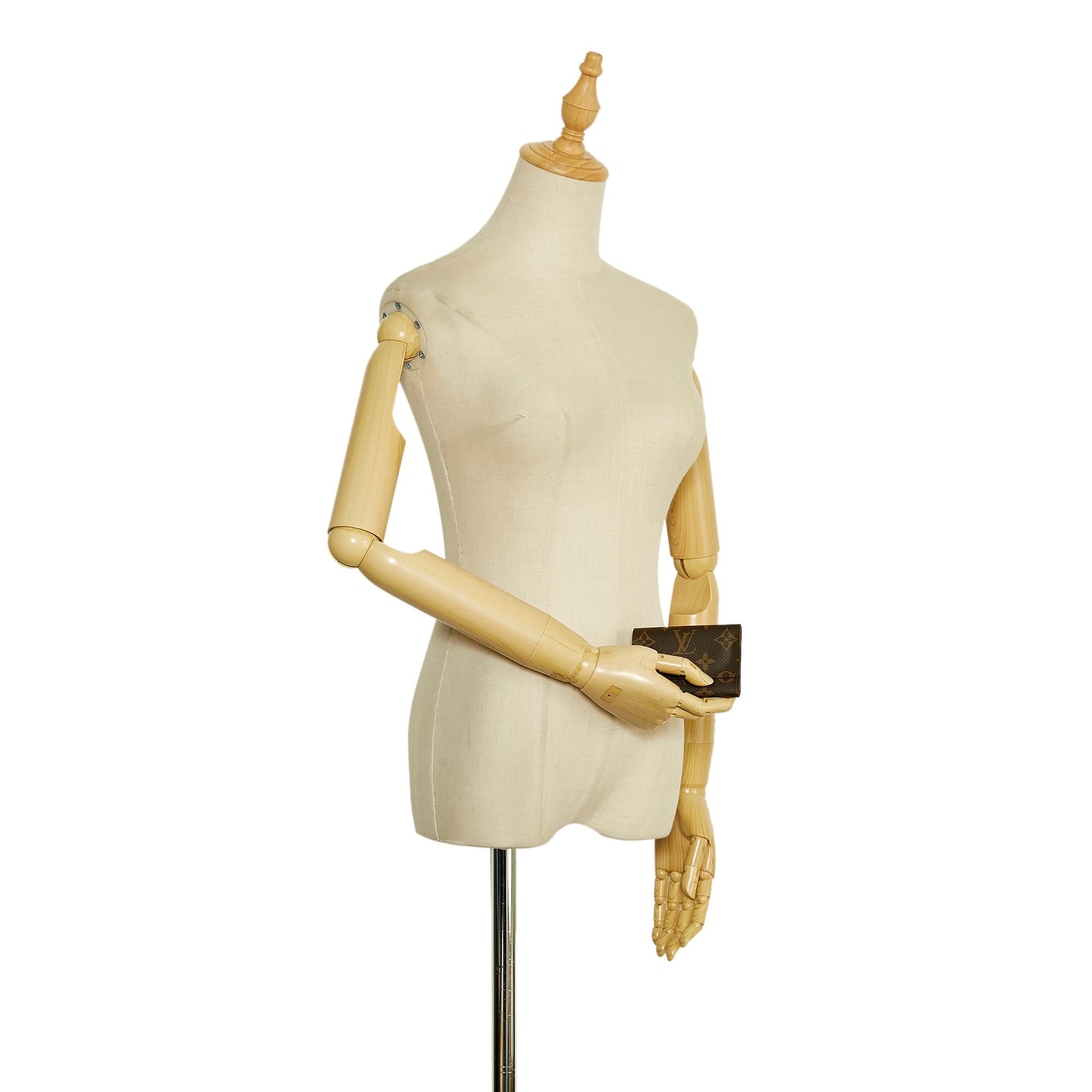 Louis Vuitton Monogram 6 Key Holder (SHG-Y6az0B)