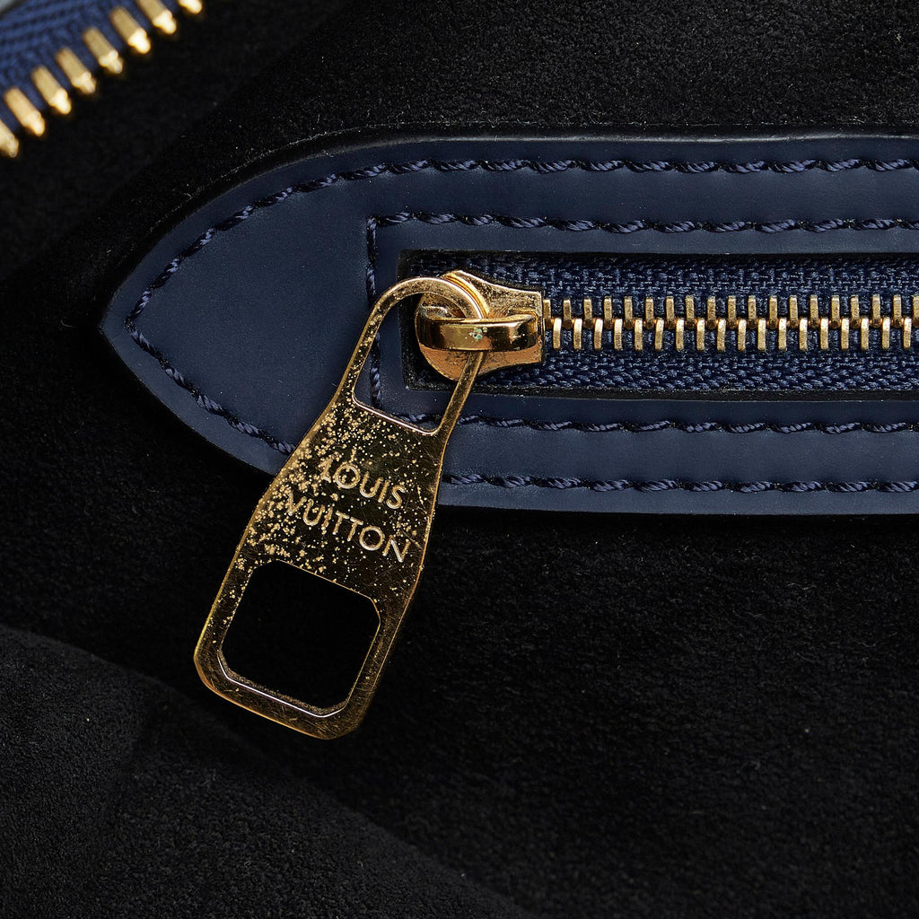 Louis Vuitton Monogram Addiction Lockit Vertical MM (SHG-AMrldH)
