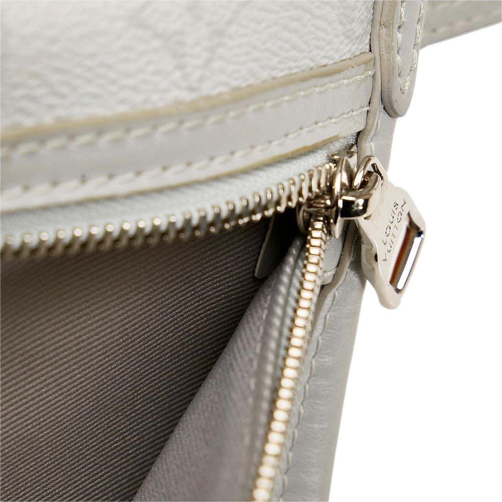 Louis Vuitton Monogram Antarctica Double Flat Messenger (SHG-37696)