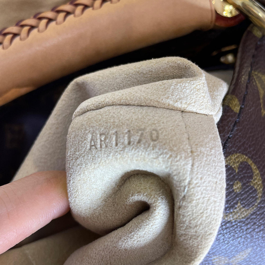 Louis Vuitton Monogram Artsy MM