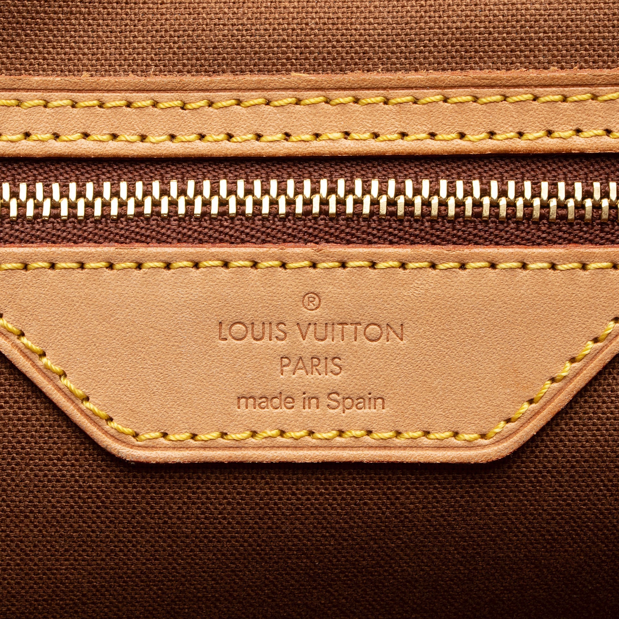 Louis Vuitton Monogram Canvas Abbesses Messenger Bag (SHF-qeNApQ)