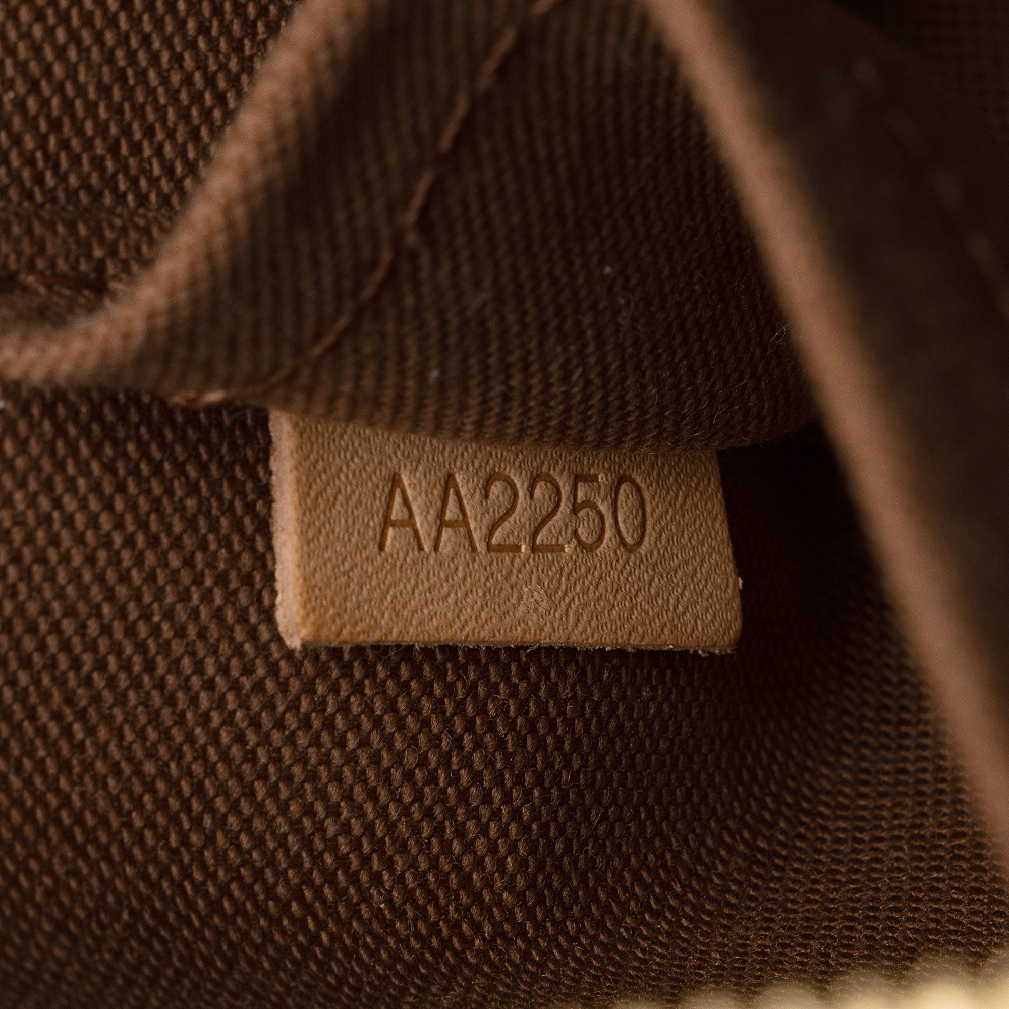 Louis Vuitton Monogram Canvas Alma BB Satchel (SHF-0OAwMM)