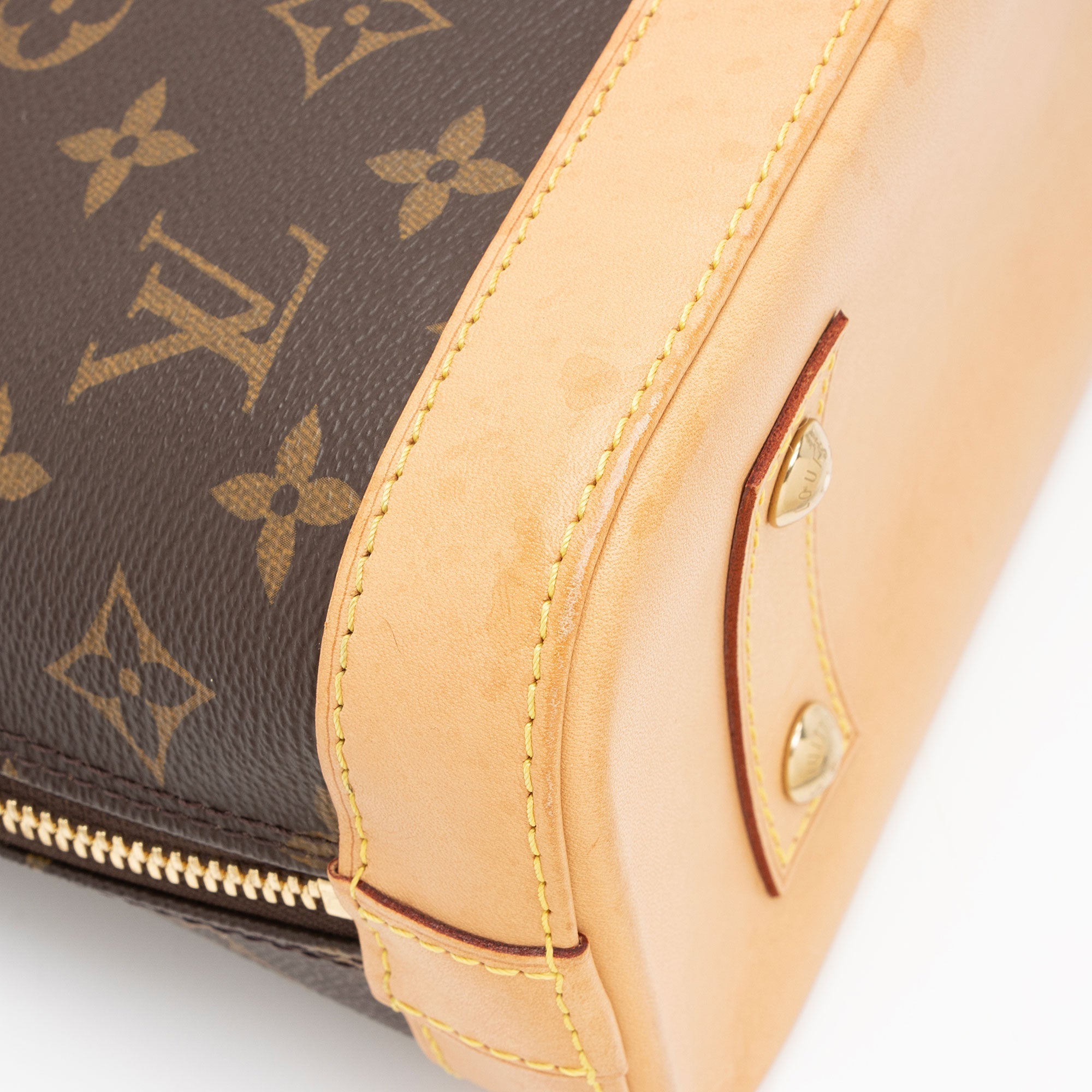 Louis Vuitton Monogram Canvas Alma BB Satchel (SHF-QQ2qid)