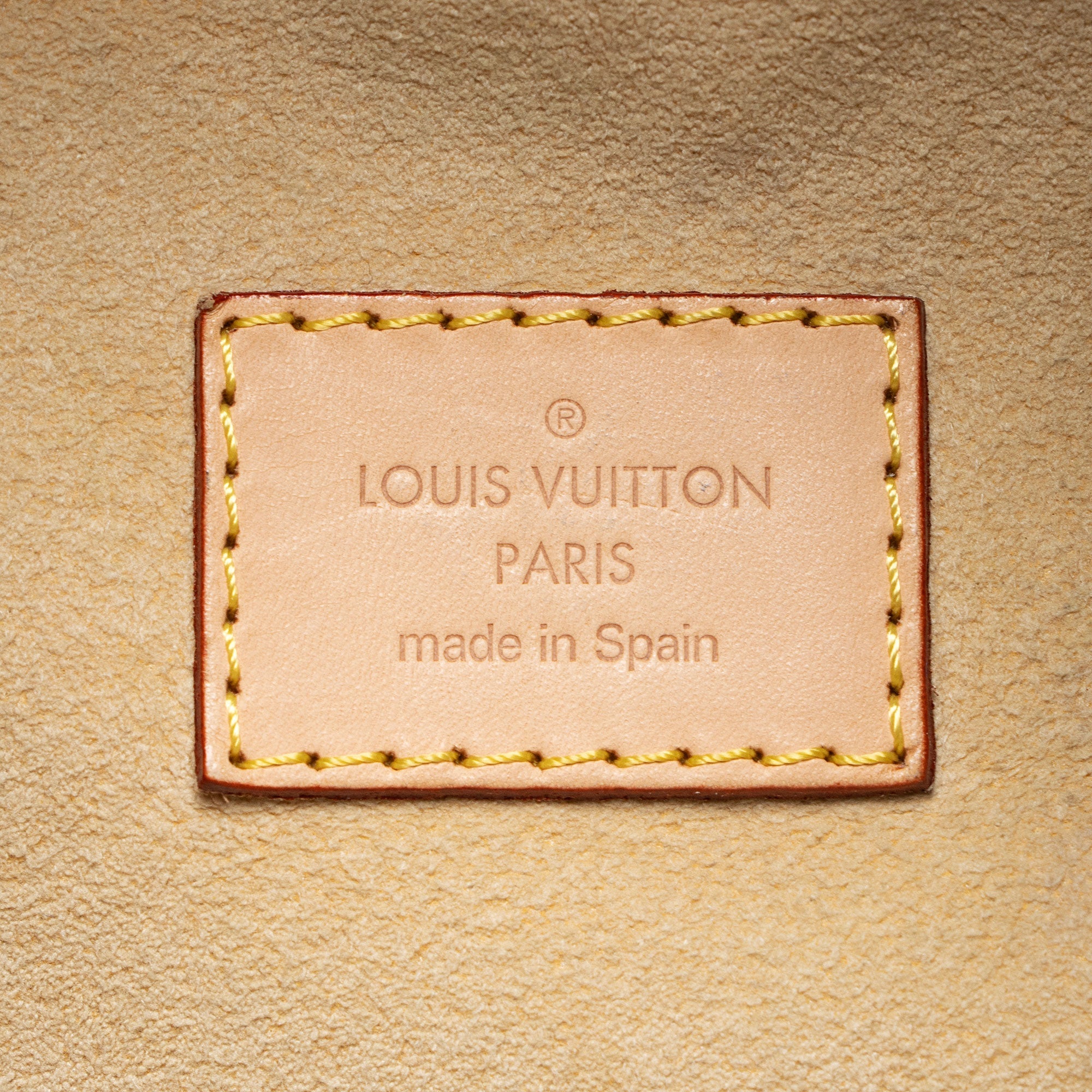 Louis Vuitton Monogram Canvas Artsy GM Shoulder Bag (SHF-REtbzD)