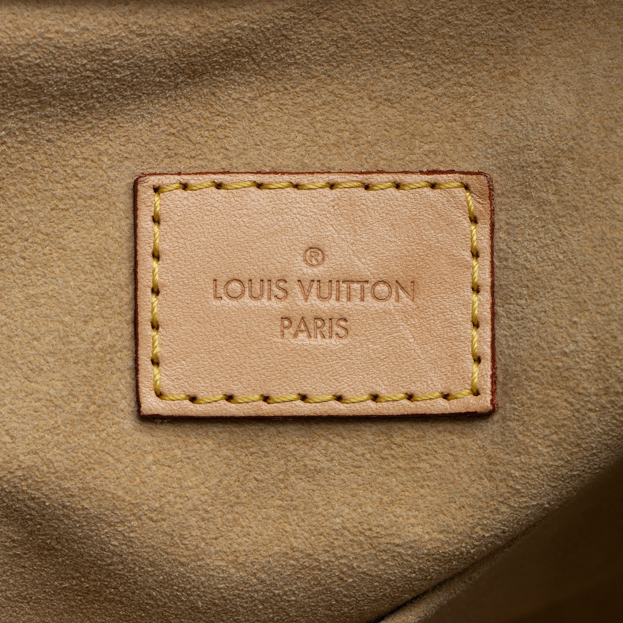 Louis Vuitton Monogram Canvas Artsy MM Shoulder Bag (SHF-23698)