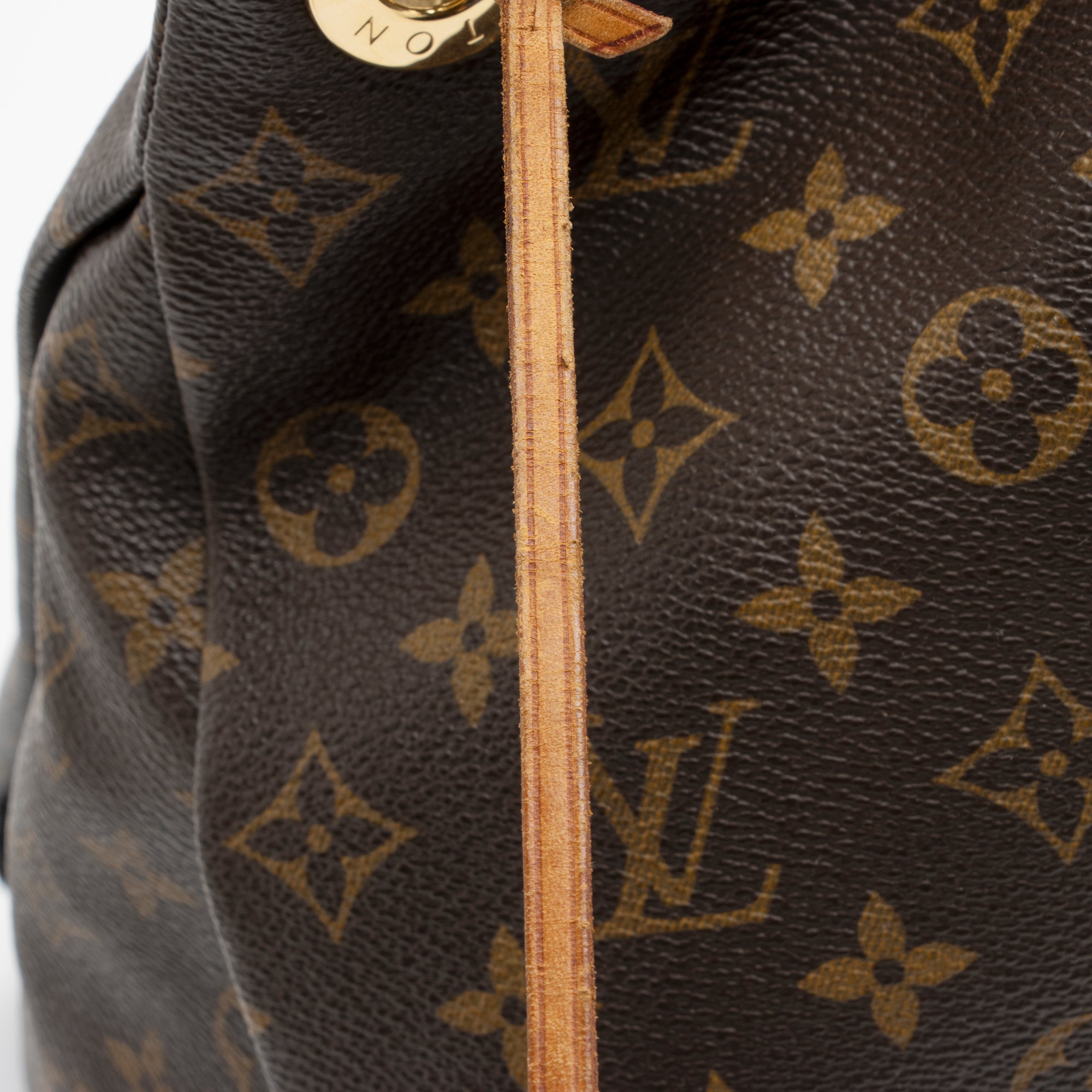 Louis Vuitton Monogram Canvas Artsy MM Shoulder Bag (SHF-DzYiz3)