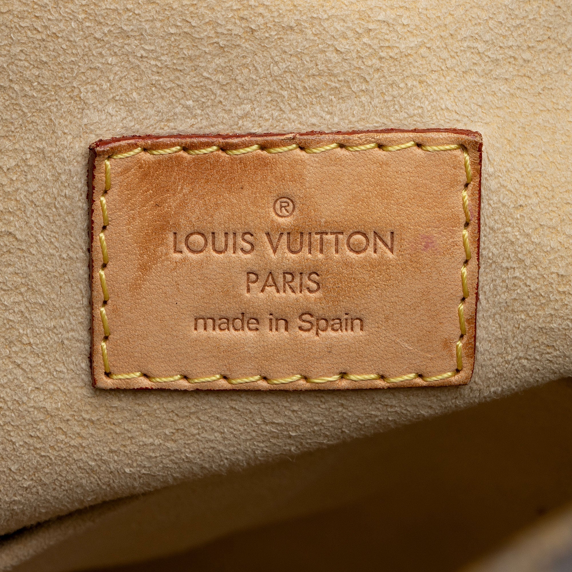 Louis Vuitton Monogram Canvas Artsy MM Shoulder Bag (SHF-9FAvJR)