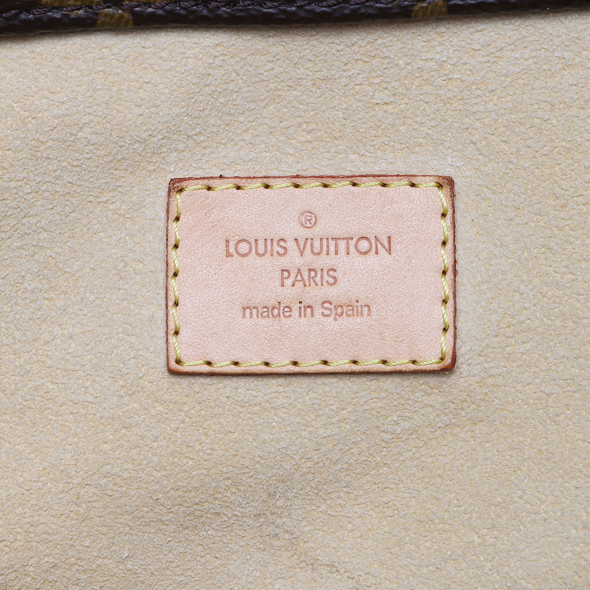 Louis Vuitton Monogram Canvas Artsy MM Shoulder Bag (SHF-ogoQR0)