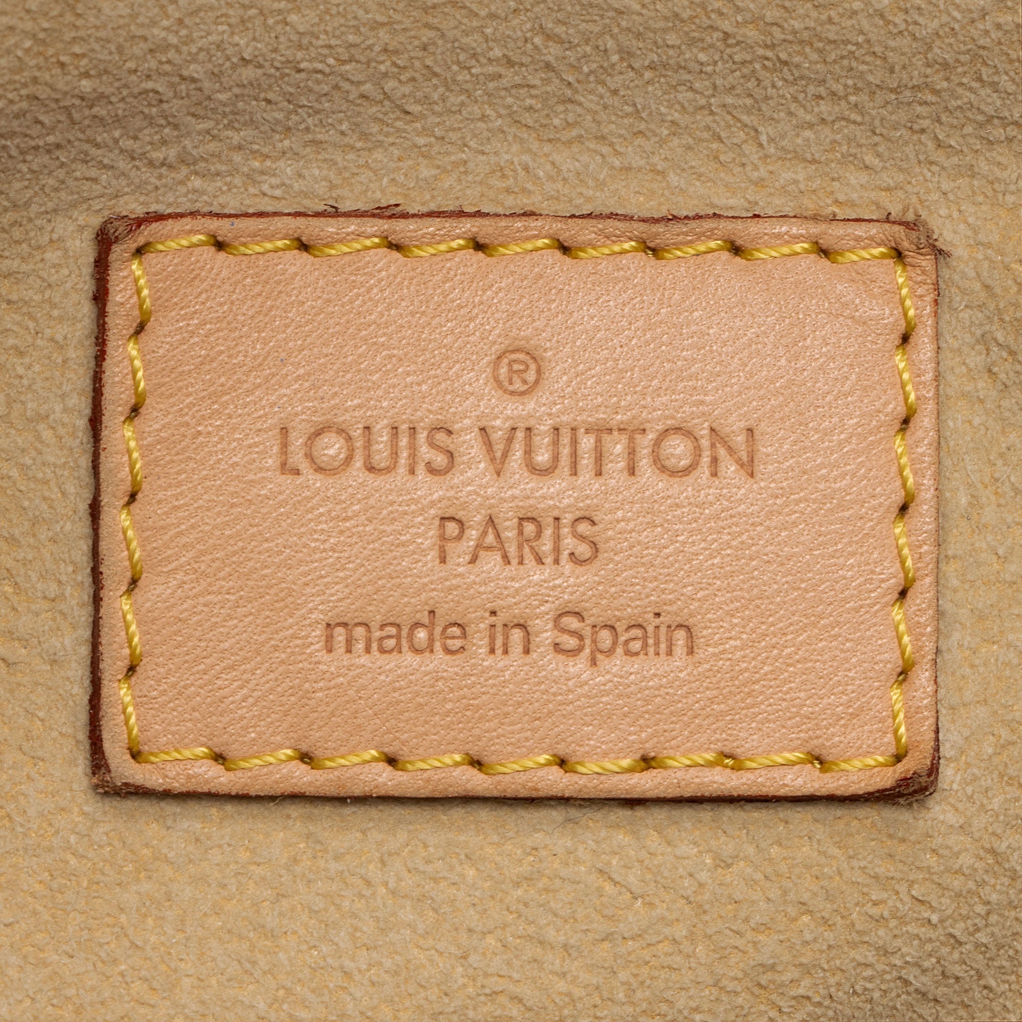 Louis Vuitton Monogram Canvas Artsy MM Shoulder Bag (SHF-pzaAol)
