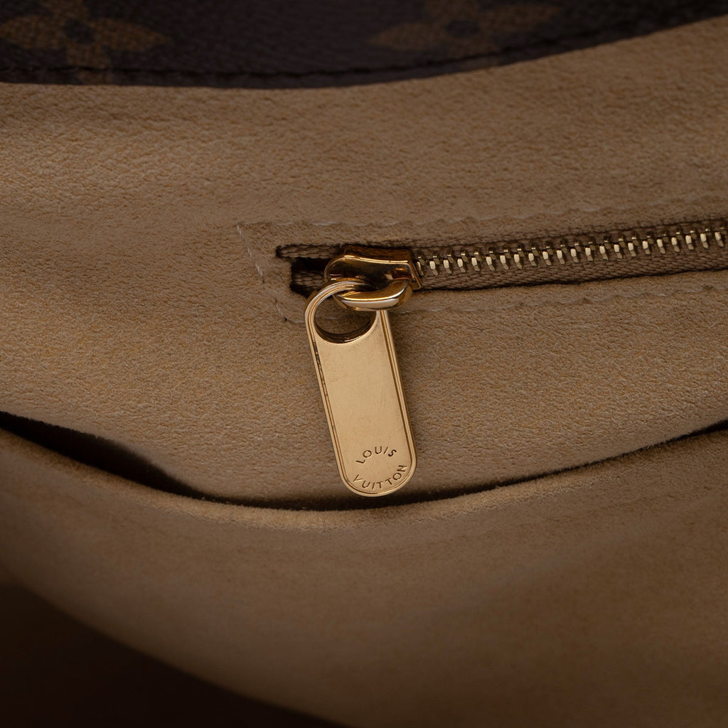 Louis Vuitton Monogram Canvas Artsy MM Shoulder Bag (SHF-GFV12H)