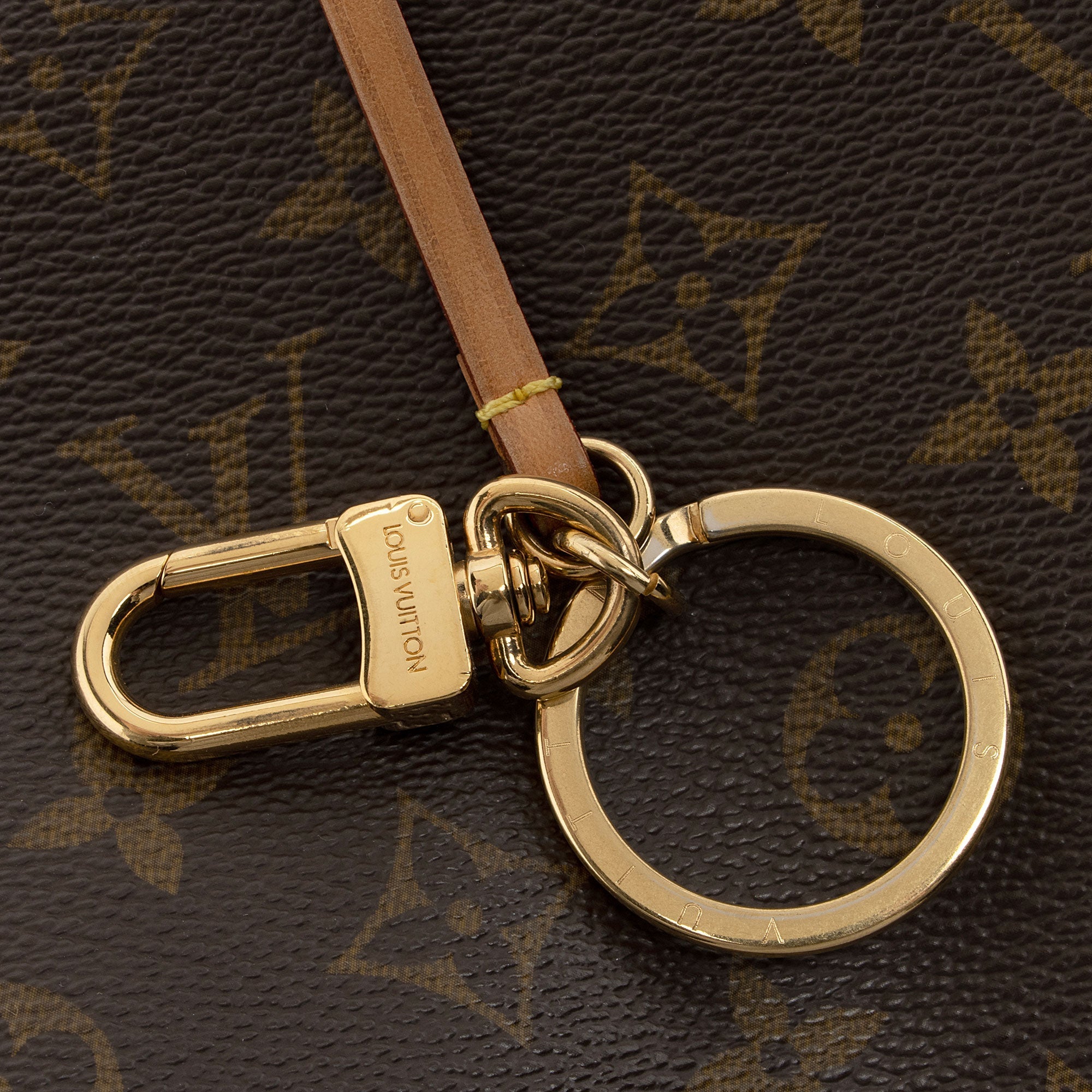 Louis Vuitton Monogram Canvas Artsy MM Shoulder Bag (SHF-sGWlCK)