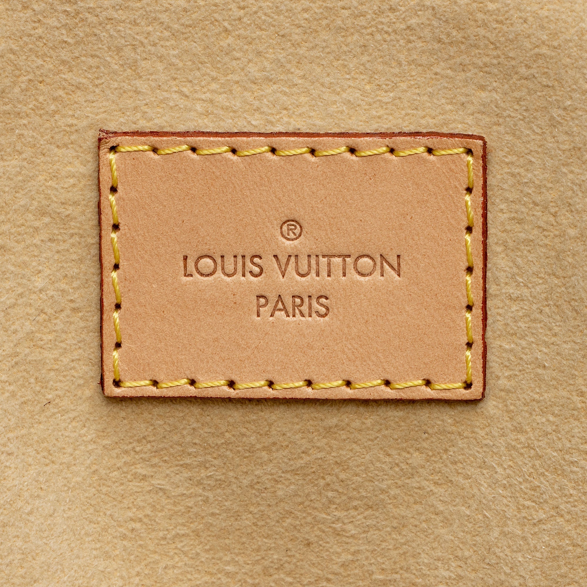 Louis Vuitton Monogram Canvas Artsy MM Shoulder Bag (SHF-5pi6hr)