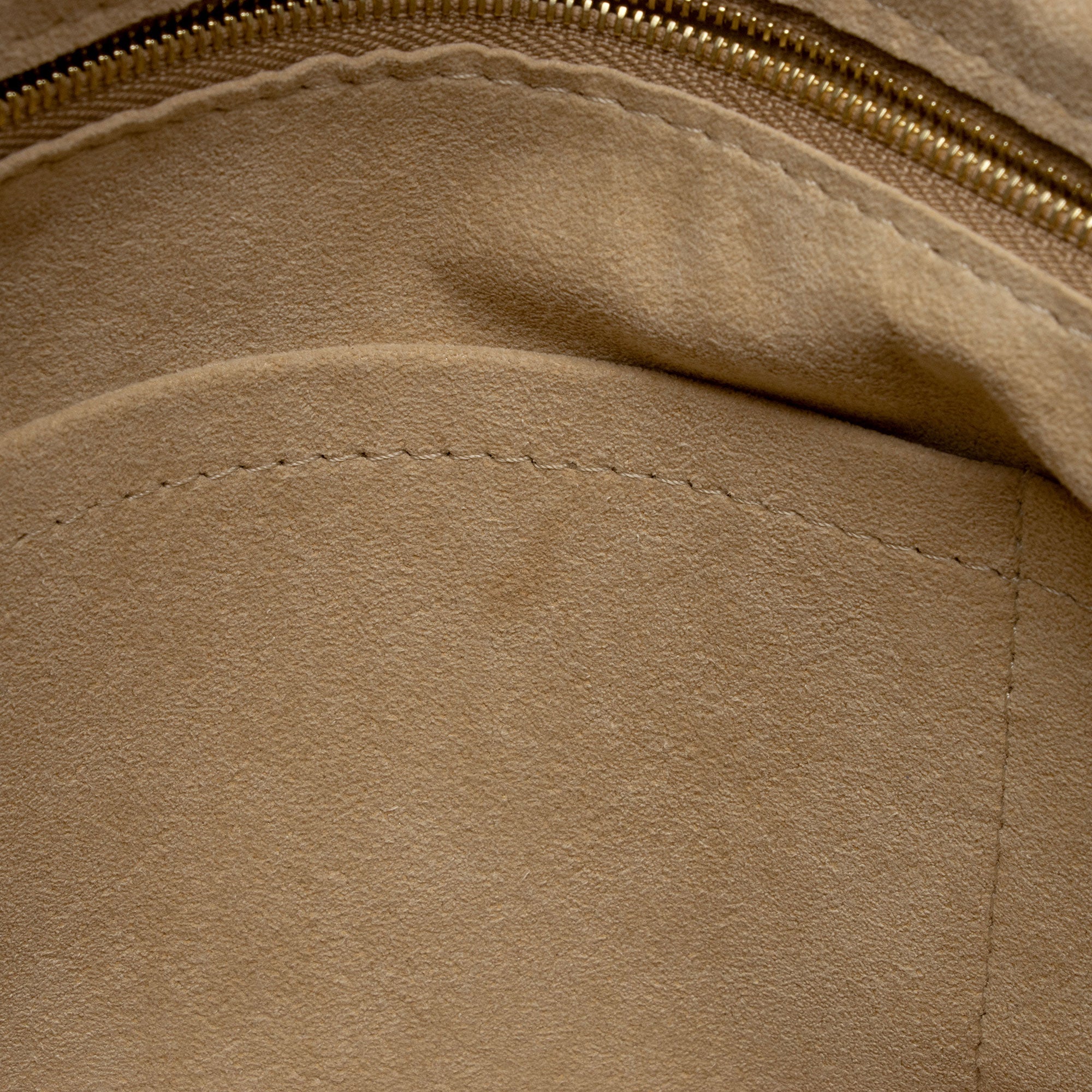 Louis Vuitton Monogram Canvas Artsy MM Shoulder Bag (SHF-iocugq)