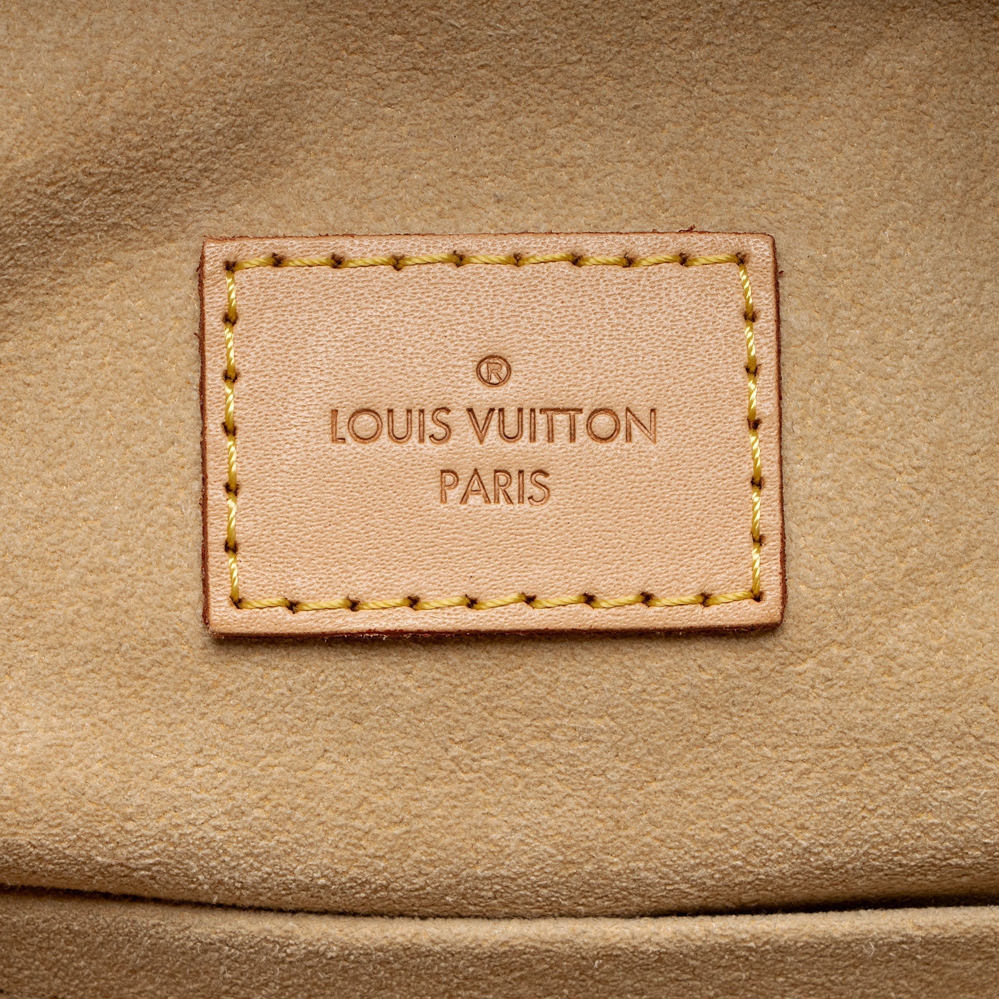 Louis Vuitton Monogram Canvas Artsy MM Shoulder Bag (SHF-iocugq)