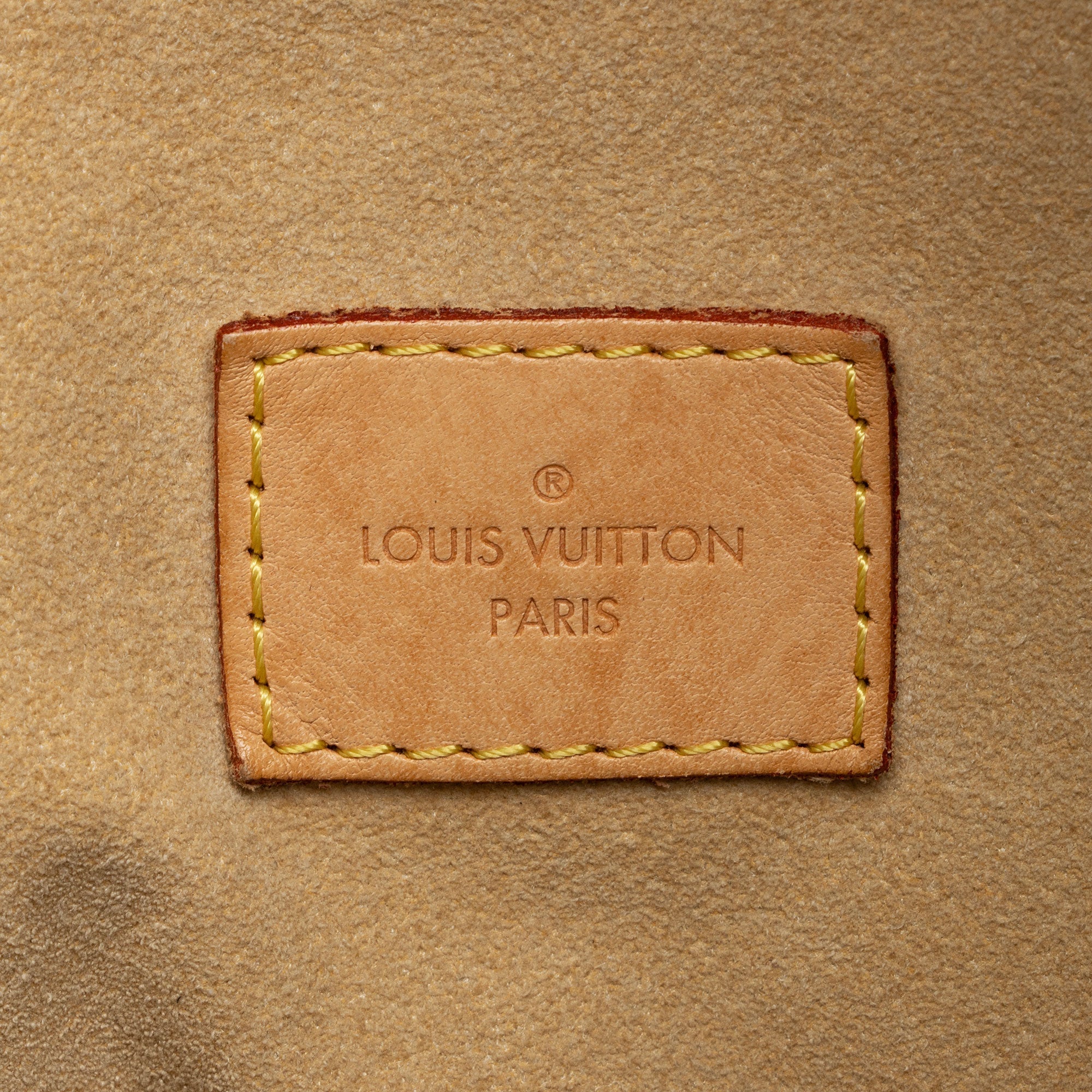 Louis Vuitton Monogram Canvas Artsy MM Shoulder Bag (SHF-FfYl36)