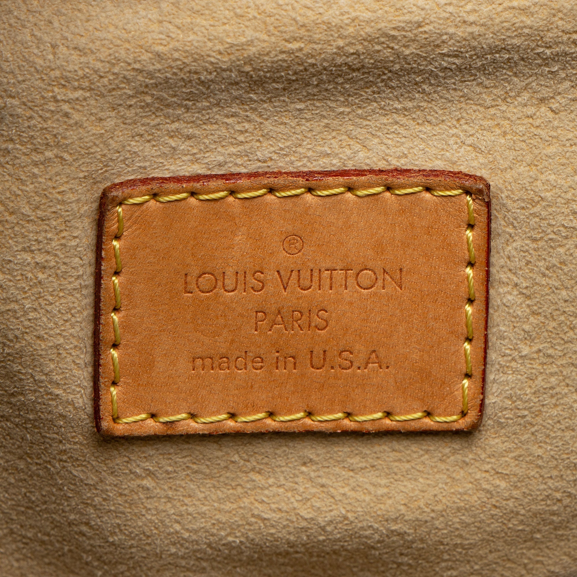 Louis Vuitton Monogram Canvas Artsy MM Shoulder Bag (SHF-Xnlfsn)
