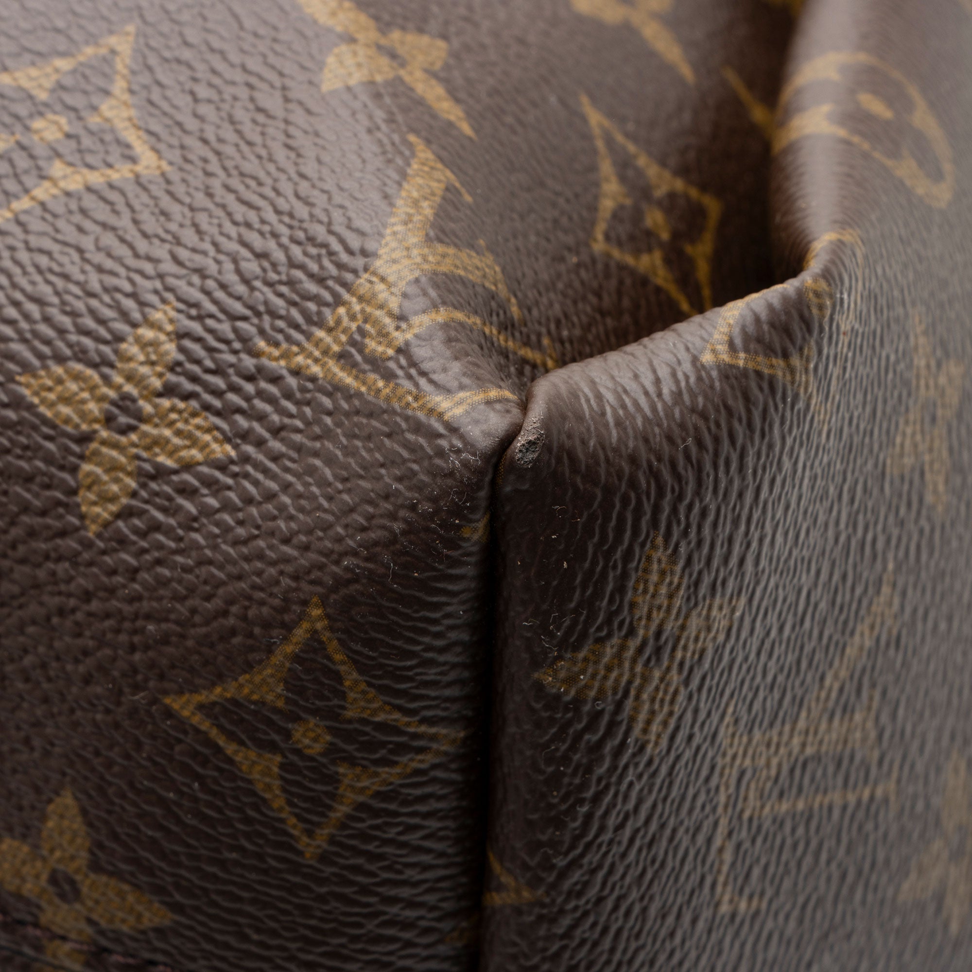 Louis Vuitton Monogram Canvas Artsy MM Shoulder Bag (SHF-2r6lNX)