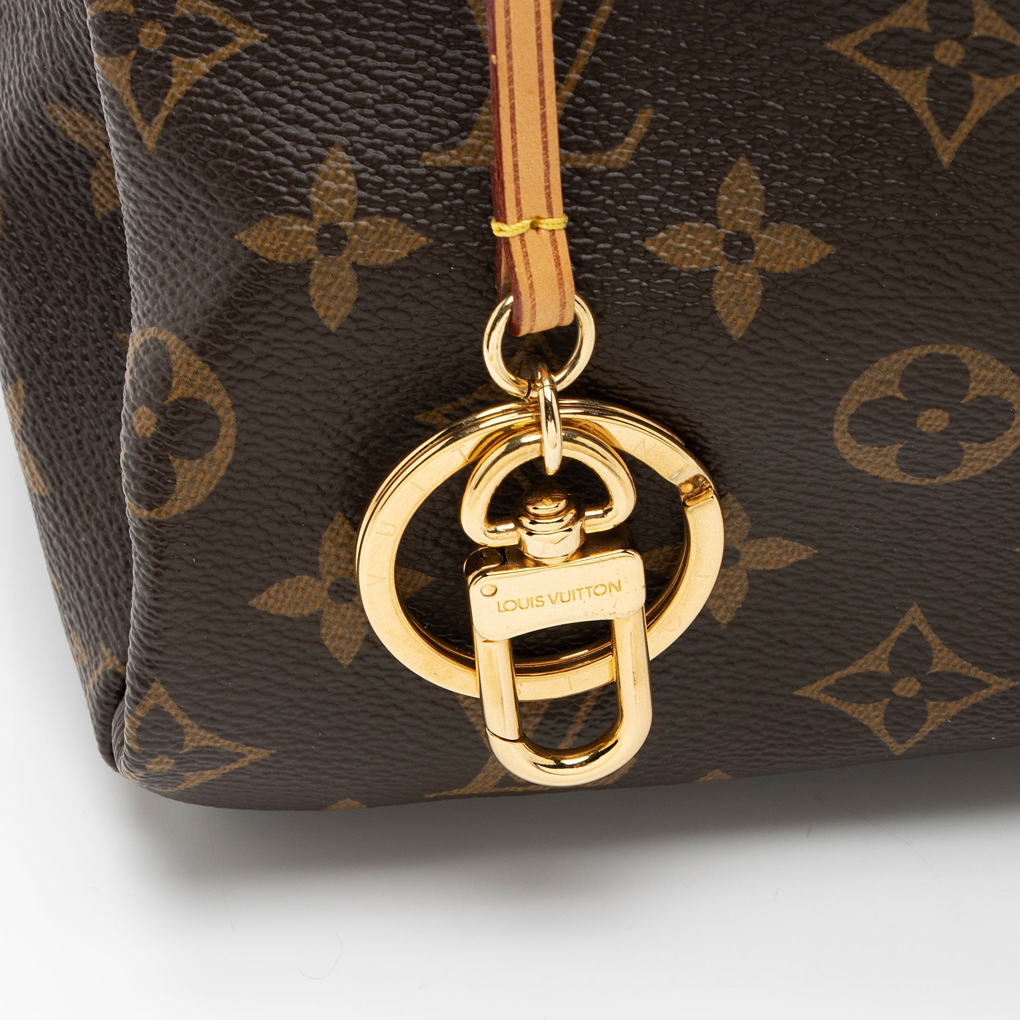 Louis Vuitton Monogram Canvas Artsy MM Shoulder Bag (SHF-VBulIB)