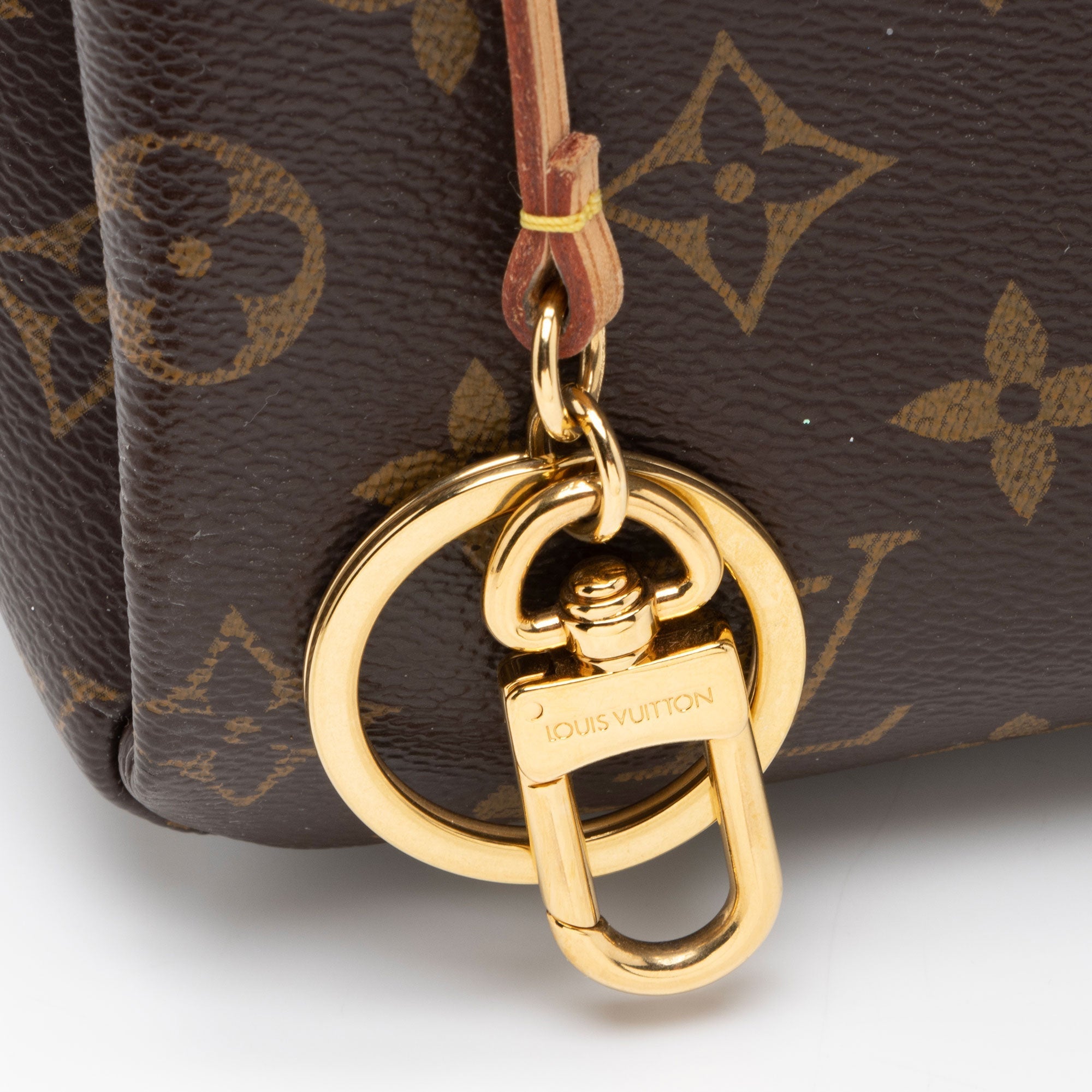Louis Vuitton Monogram Canvas Artsy MM Shoulder Bag (SHF-giE8eU)