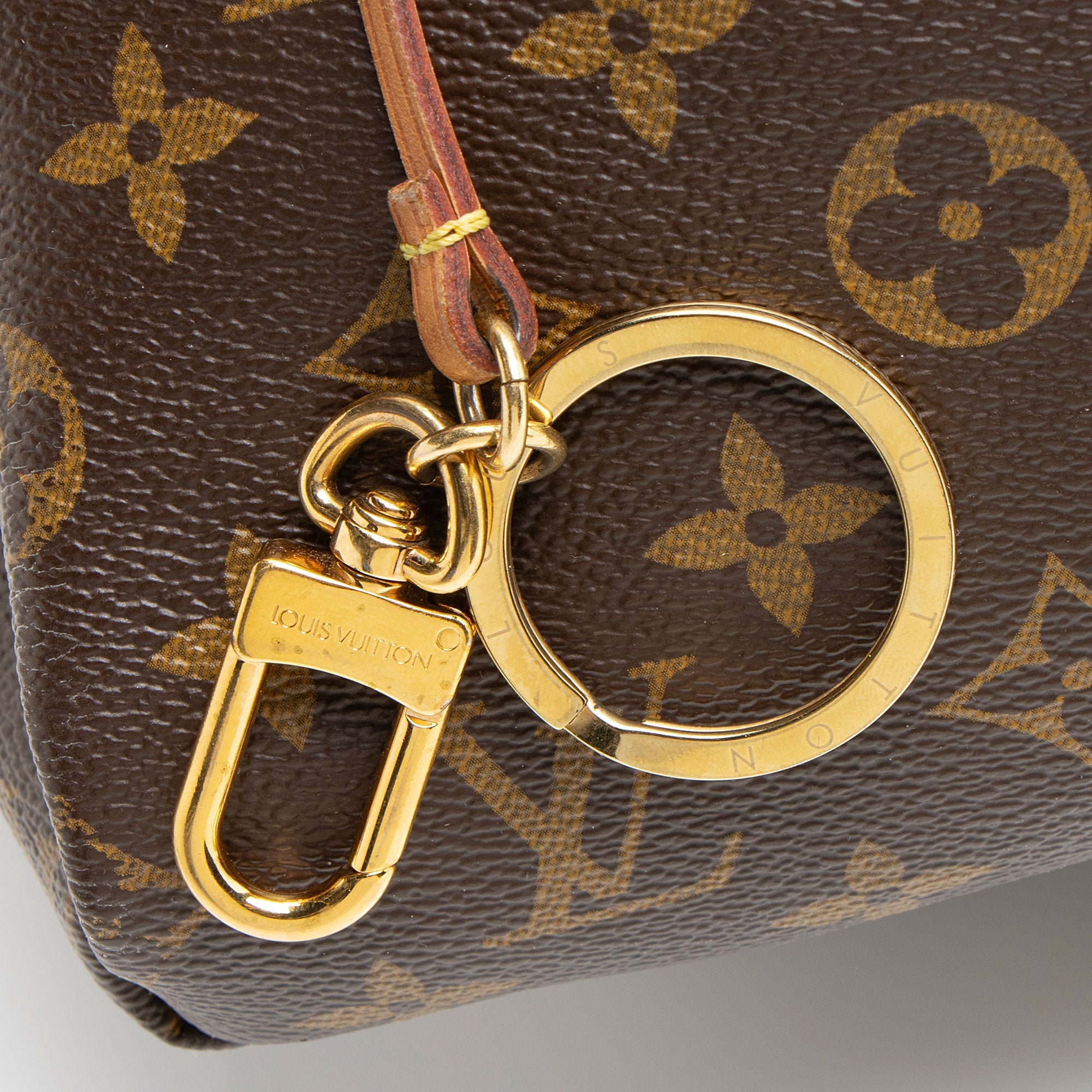 Louis Vuitton Monogram Canvas Artsy MM Shoulder Bag